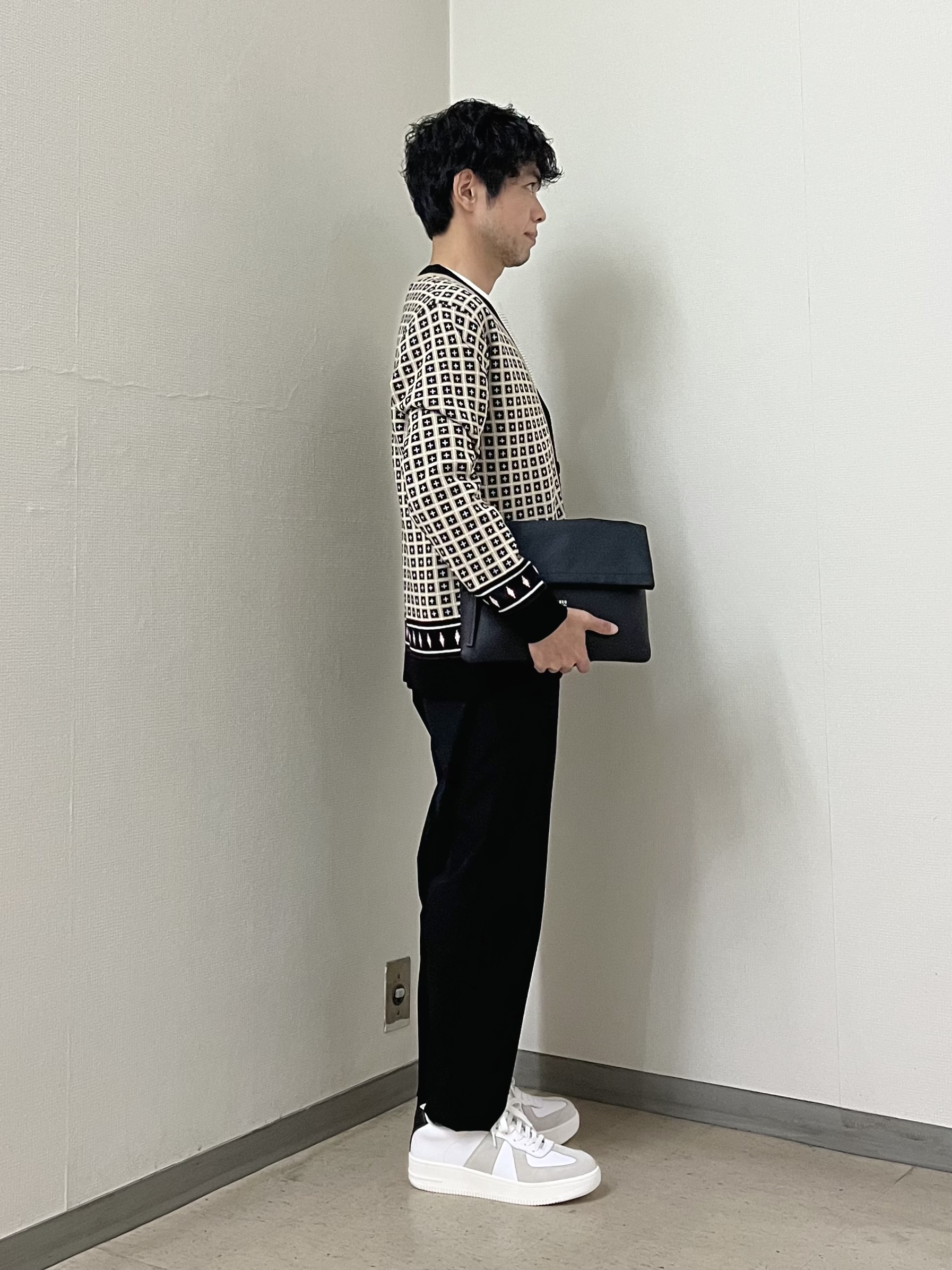 URAさんの「TAKEO KIKUCHI｜【BOWLER HAT LABEL】ジオメトリック柄カーディガン」を使ったコーディネート
