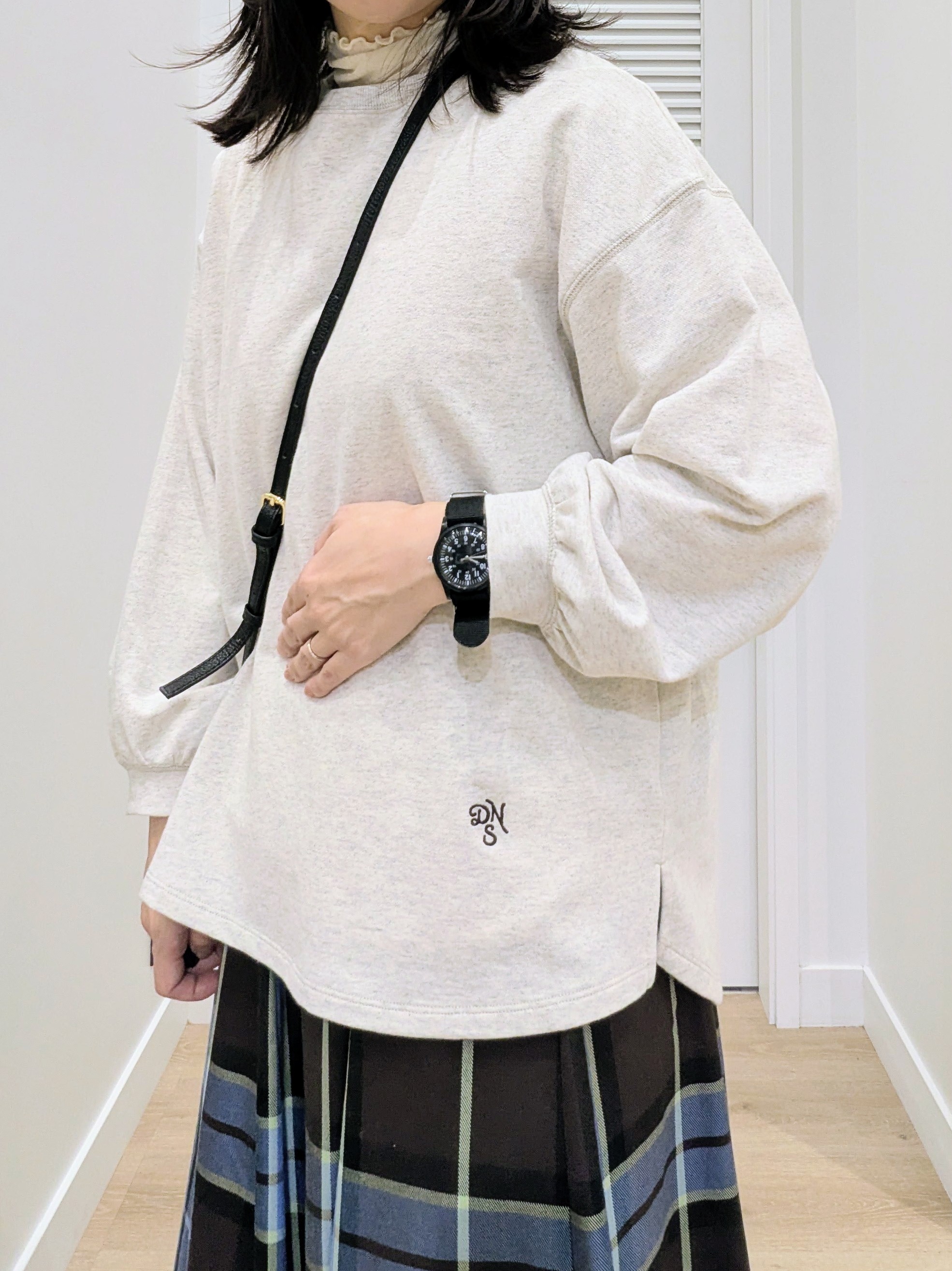 enさんの「Dessin｜【軽量】本革バレル型ショルダーバッグ」を使ったコーディネート