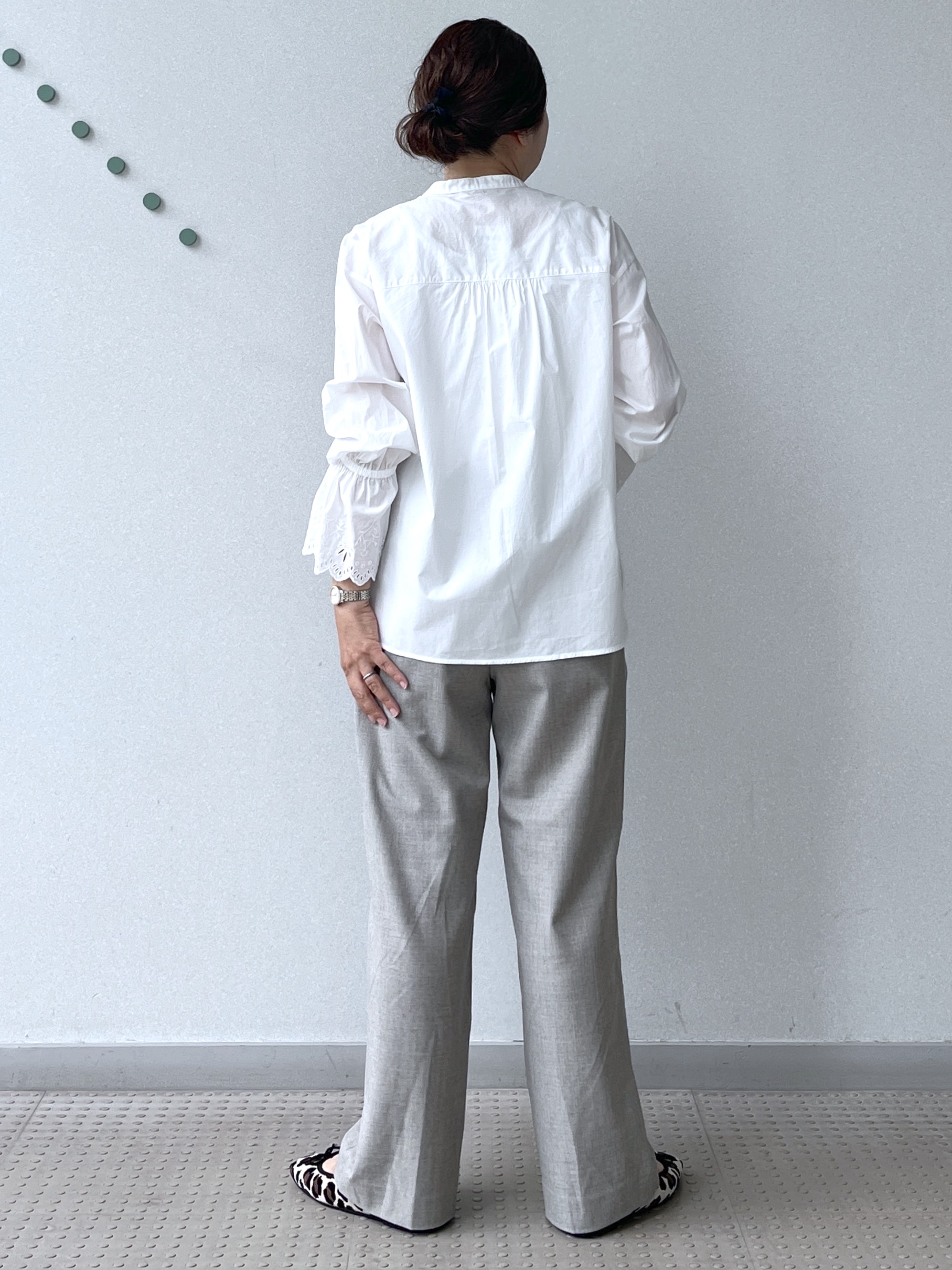 Soeさんの「DRESSTERIOR｜エンブロイダリーカフスシャツ」を使ったコーディネート