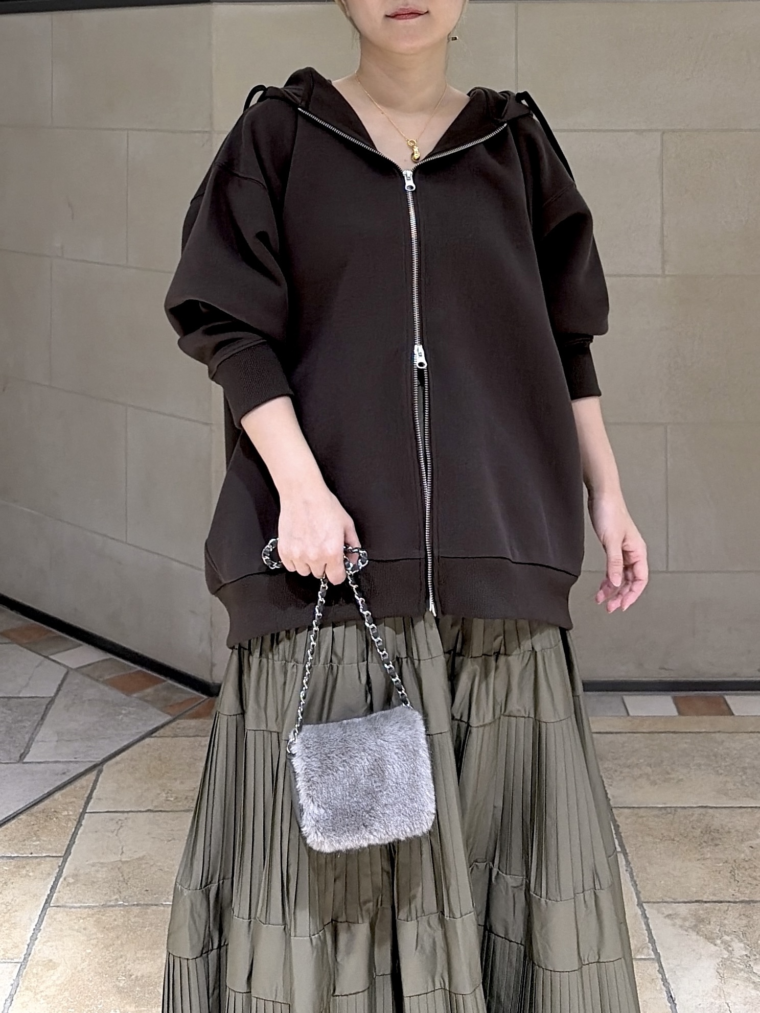 よねさんの「INDIVI｜ダンボールパーカー」を使ったコーディネート