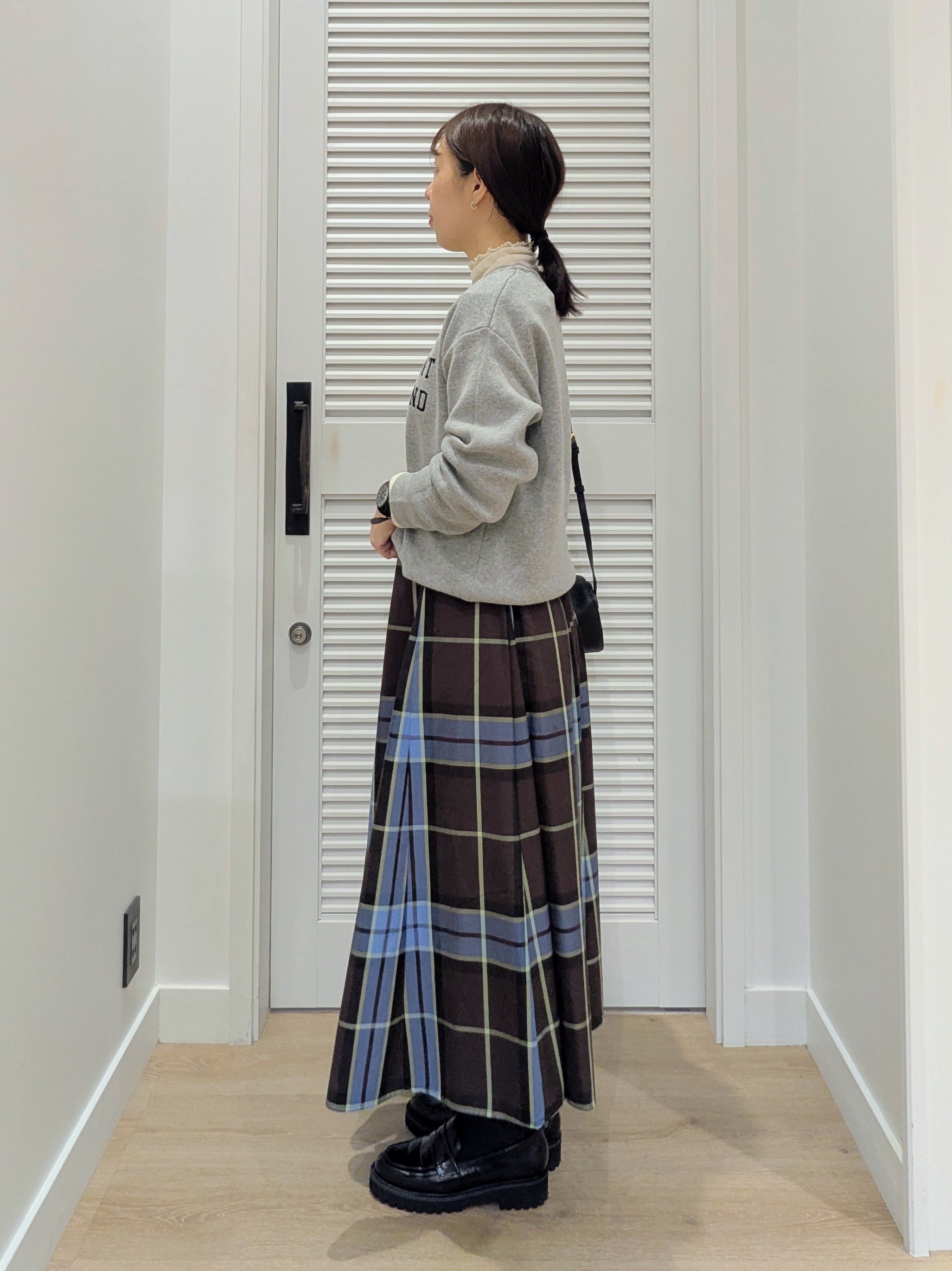 enさんの「Dessin｜【軽量】本革バレル型ショルダーバッグ」を使ったコーディネート