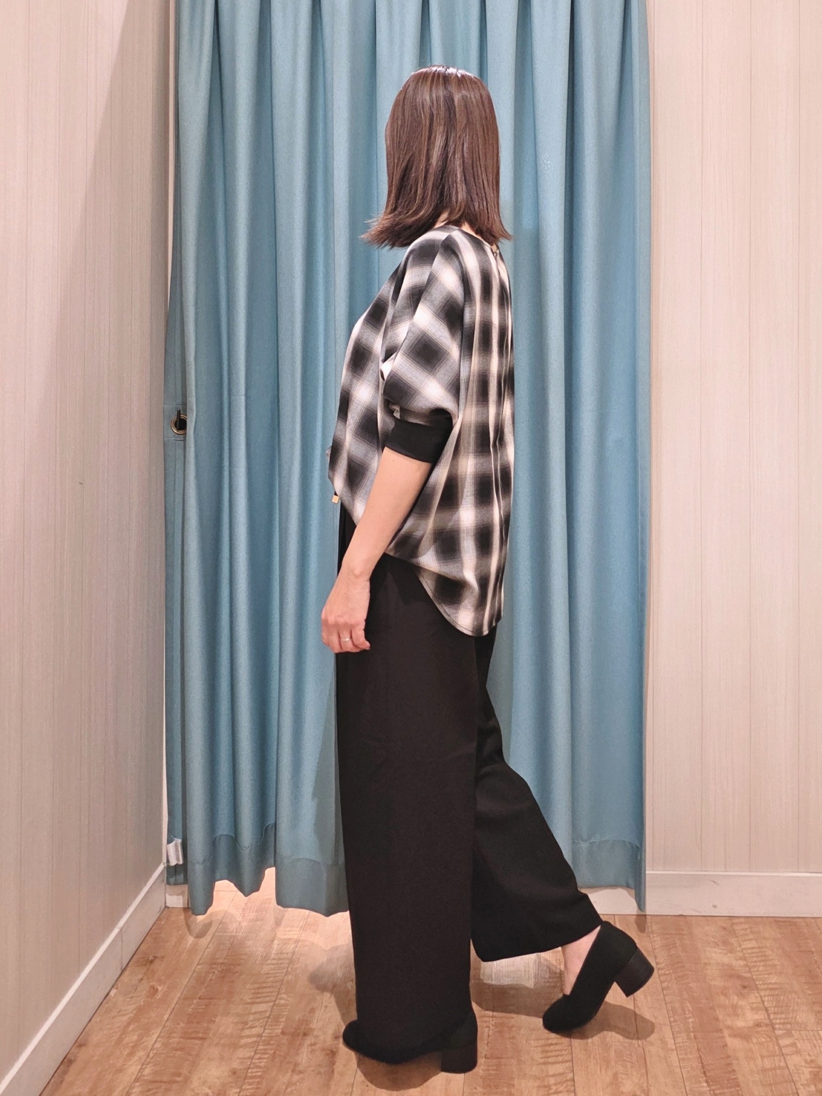 kawa.さんの「SHOO･LA･RUE｜【着丈選べる/洗濯後しわになりにくい】インせず着られる ドルマンブラウス」を使ったコーディネート