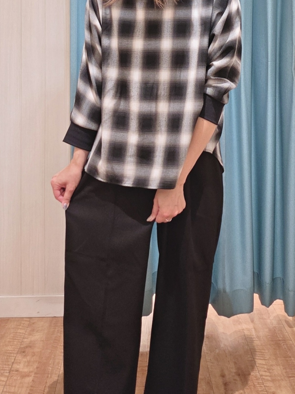 kawa.さんの「SHOO･LA･RUE｜【着丈選べる/洗濯後しわになりにくい】インせず着られる ドルマンブラウス」を使ったコーディネート