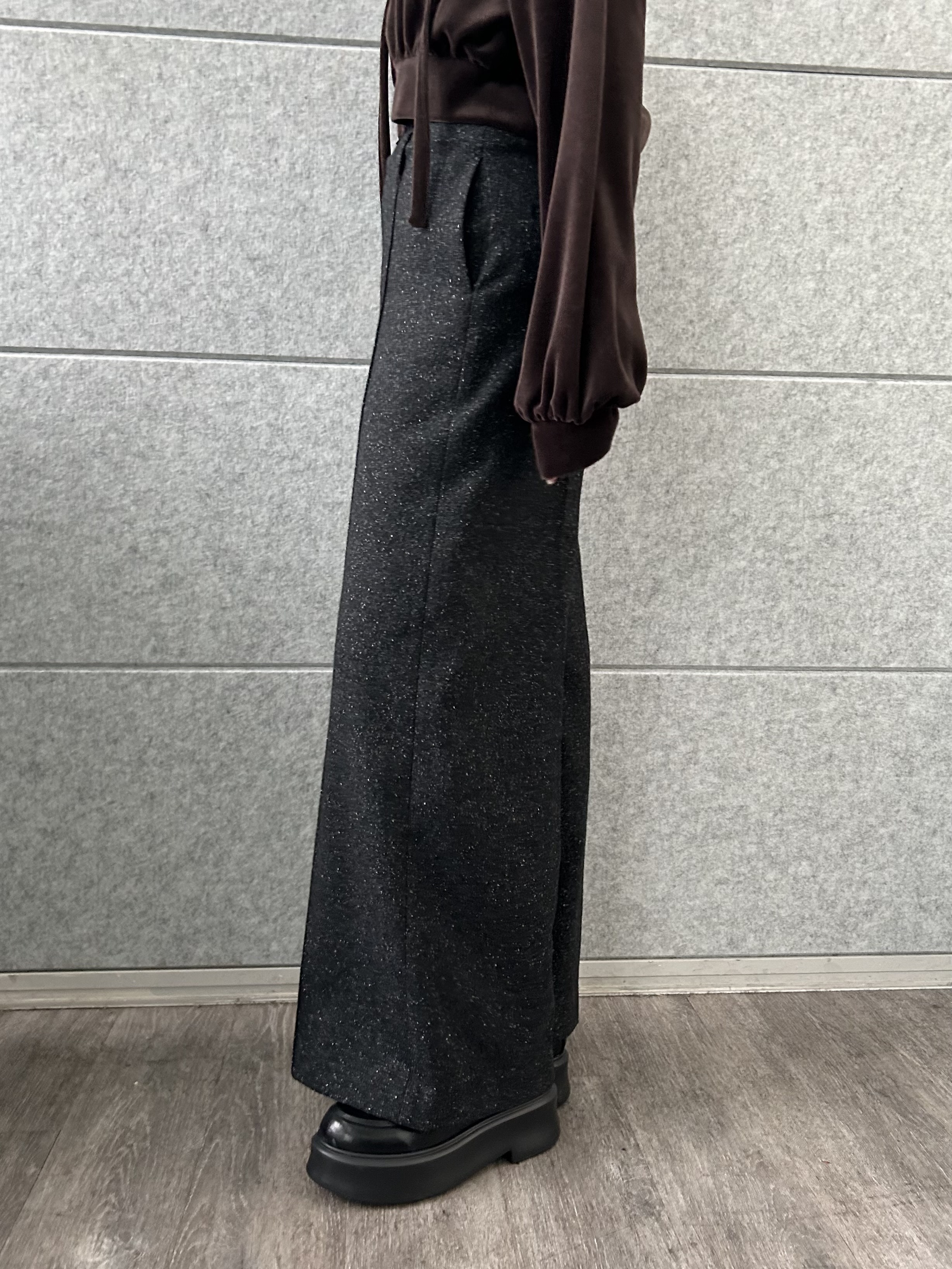 honoka Aさんの「CODE A｜velour cropped hoodie」を使ったコーディネート