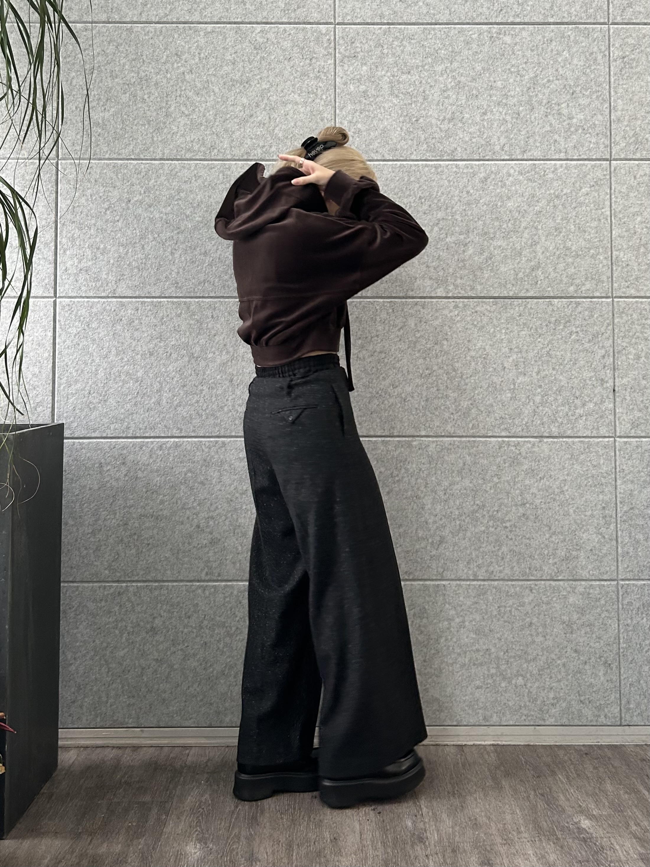 honoka Aさんの「CODE A｜velour cropped hoodie」を使ったコーディネート