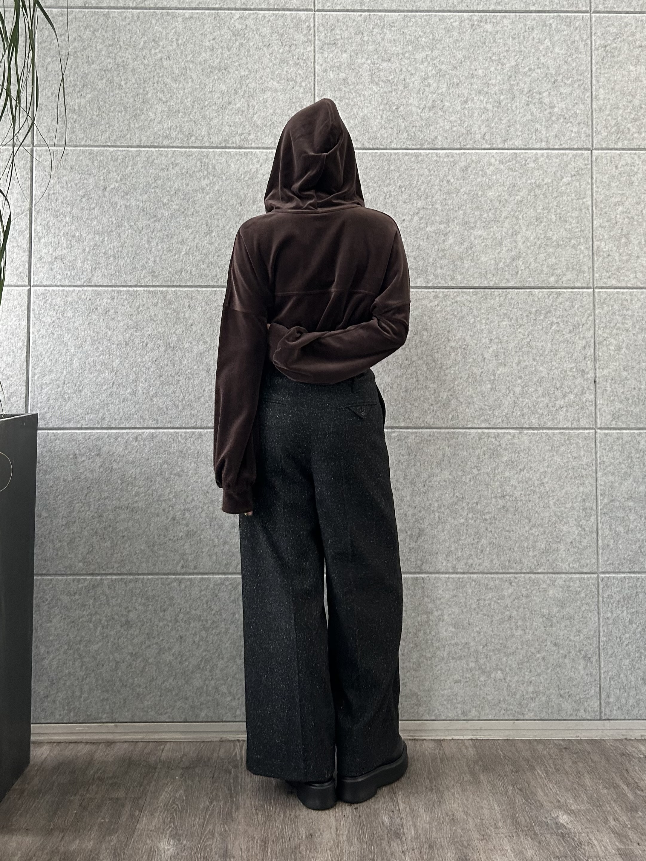 honoka Aさんの「CODE A｜velour cropped hoodie」を使ったコーディネート