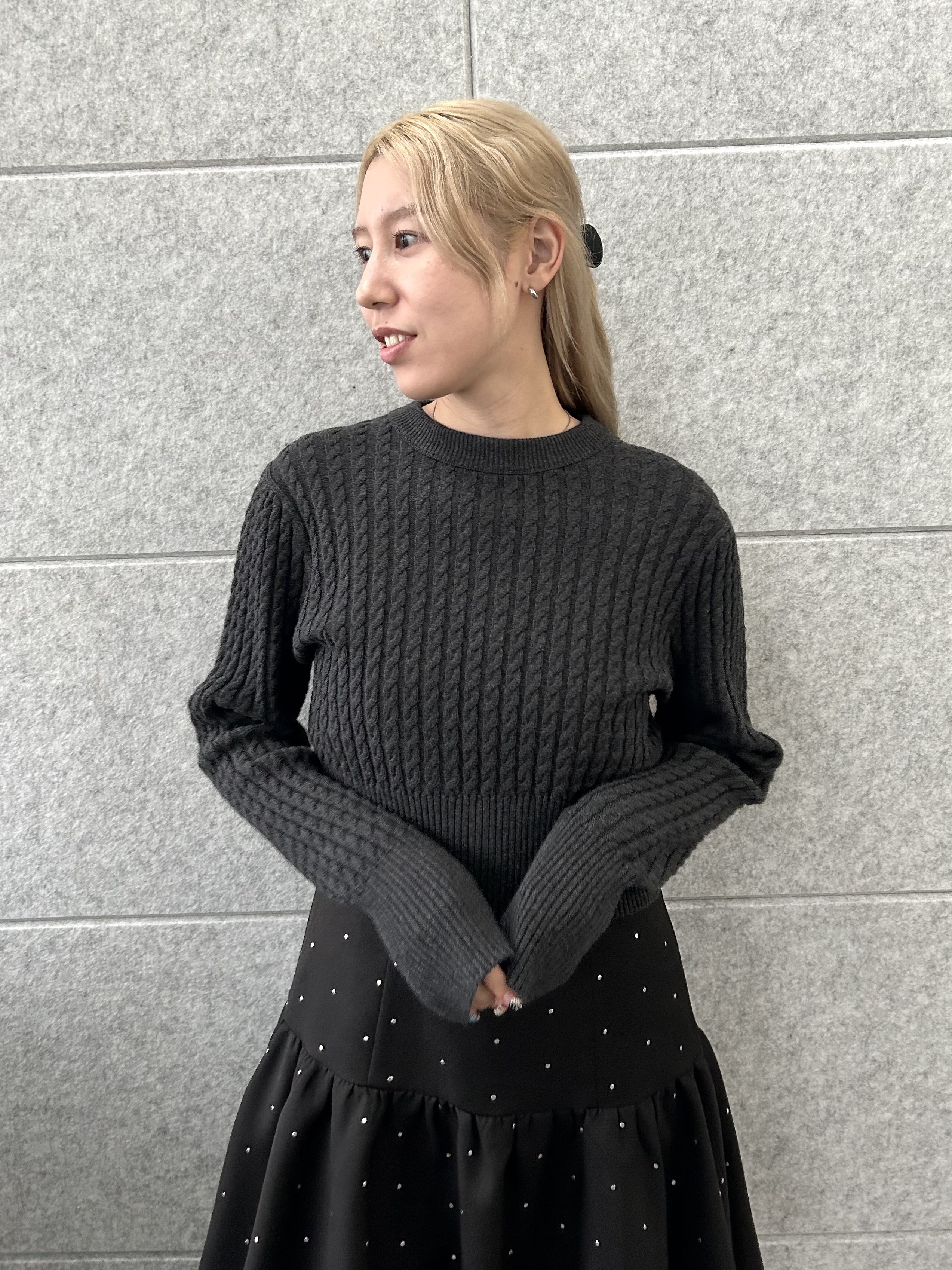 honoka Aさんの「CODE A｜cable open back knit」を使ったコーディネート