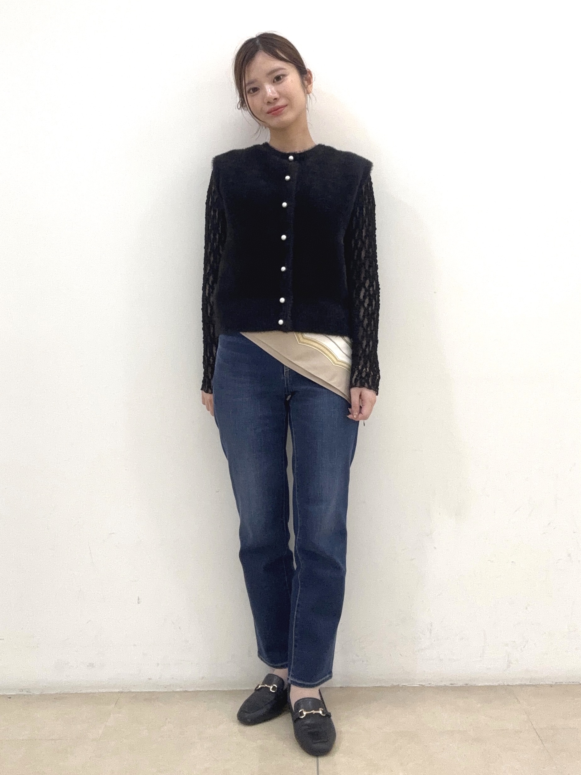 伊藤愛日圭さんの「UNTITLED｜【前後2WAY】ファーライクニットベスト」を使ったコーディネート