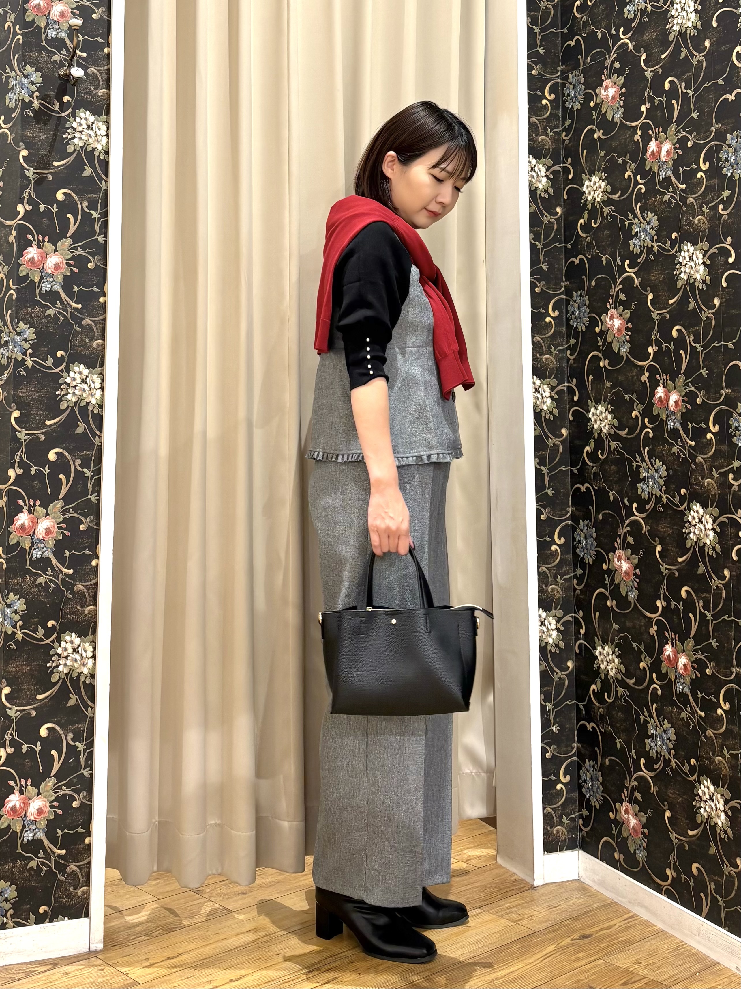 ネリさんの「SHOO･LA･RUE｜【洗濯機可/S-LL】金ボタンが上品に。さらさらタッチカーディガン」を使ったコーディネート