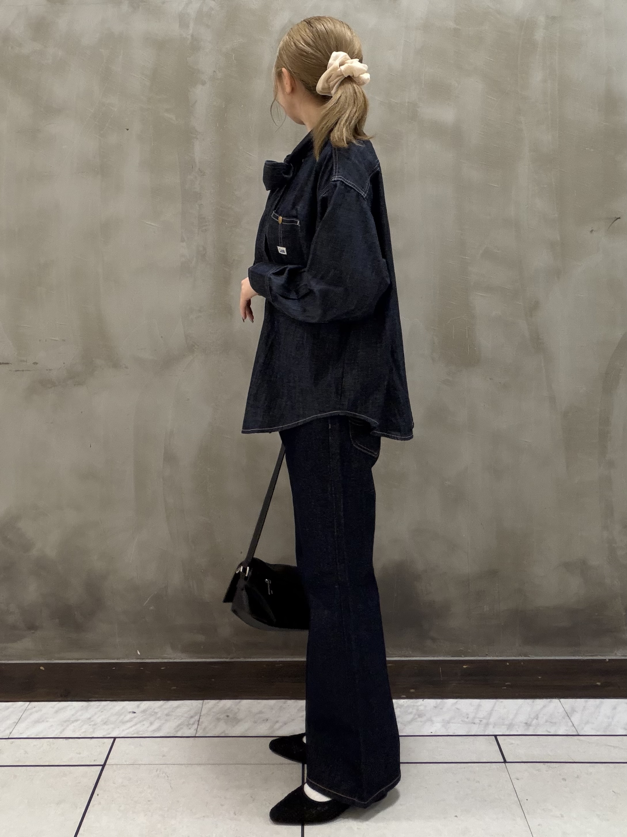 maiさんの「grove｜【Lee&times;grove別注】DENIM BOWTIE SHIRTS」を使ったコーディネート