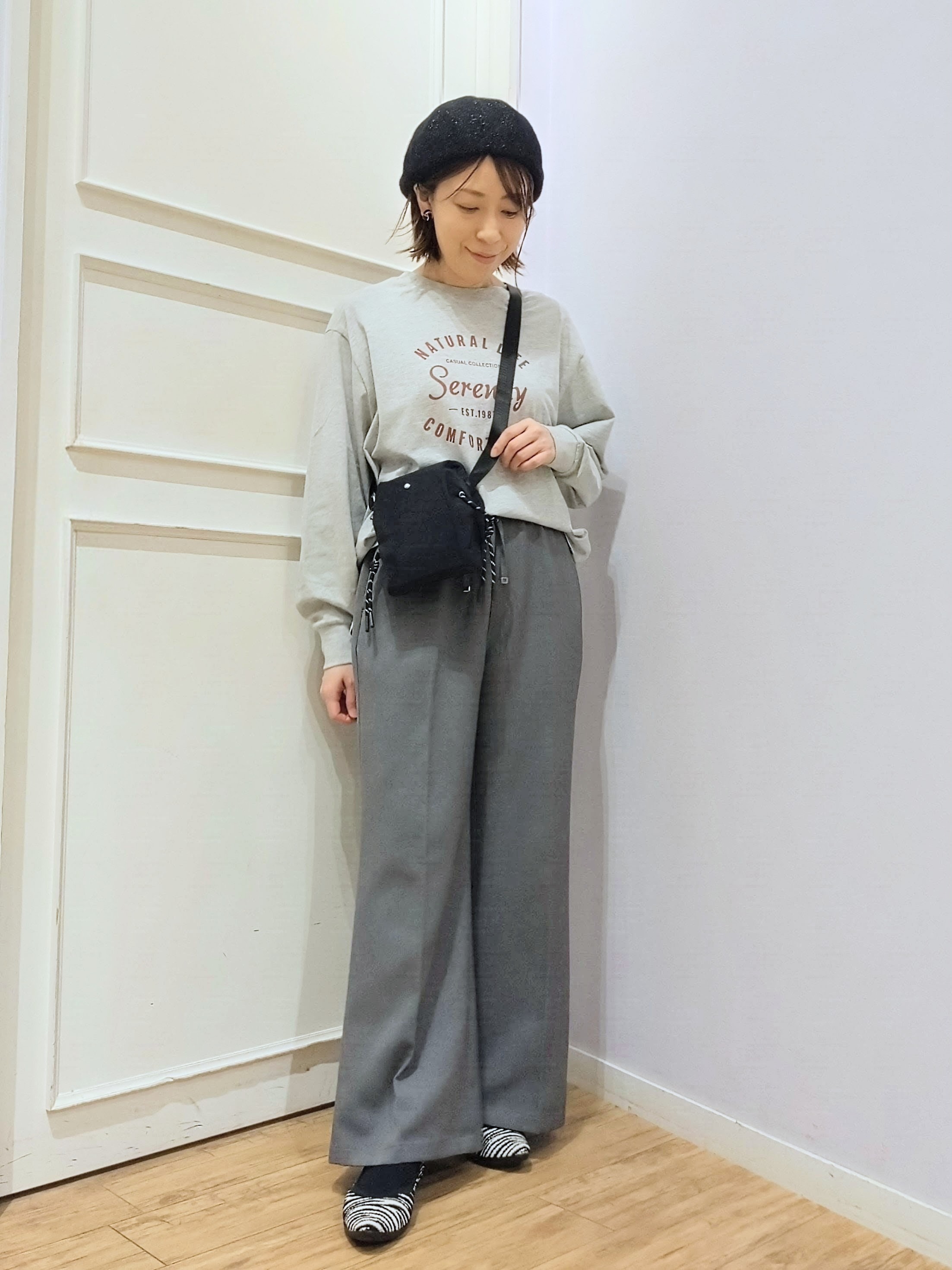 miomioさんの「SHOO･LA･RUE｜【S-LL/洗濯機可】なめらかさが心地いい。スエード調ポケットシャツ」を使ったコーディネート