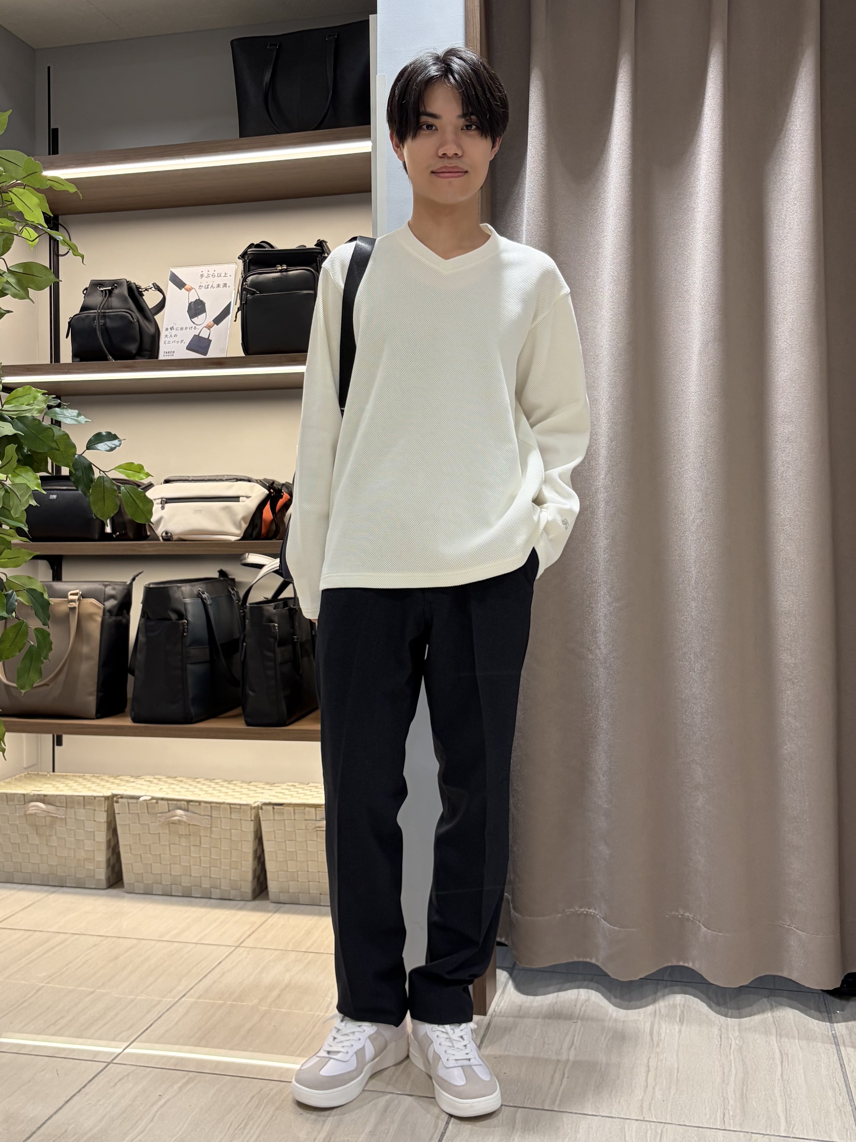 hiroさんの「TAKEO KIKUCHI｜【日本製】メッシュ ジャージ Vネック プルオーバー」を使ったコーディネート