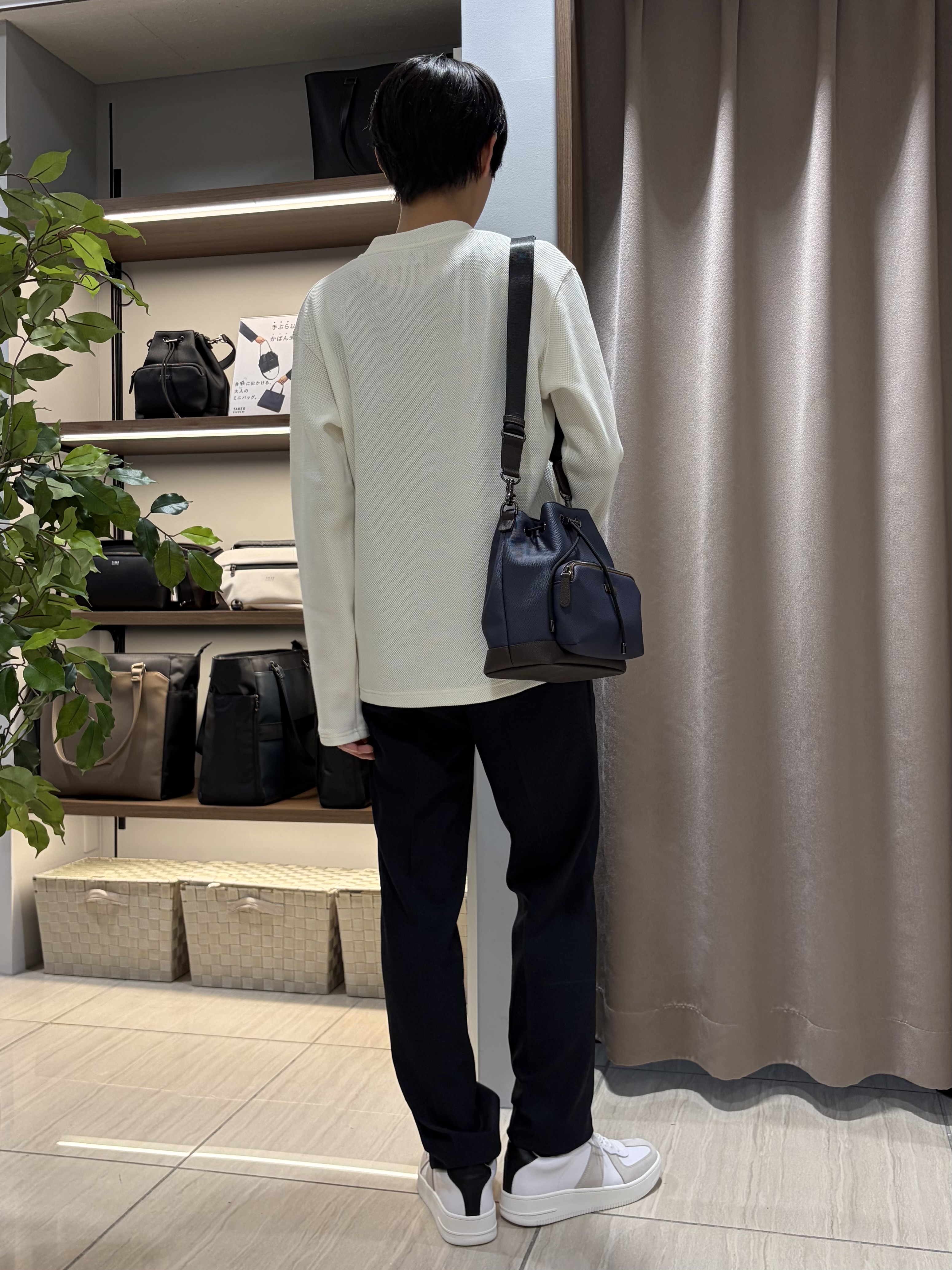 hiroさんの「TAKEO KIKUCHI｜【日本製】メッシュ ジャージ Vネック プルオーバー」を使ったコーディネート