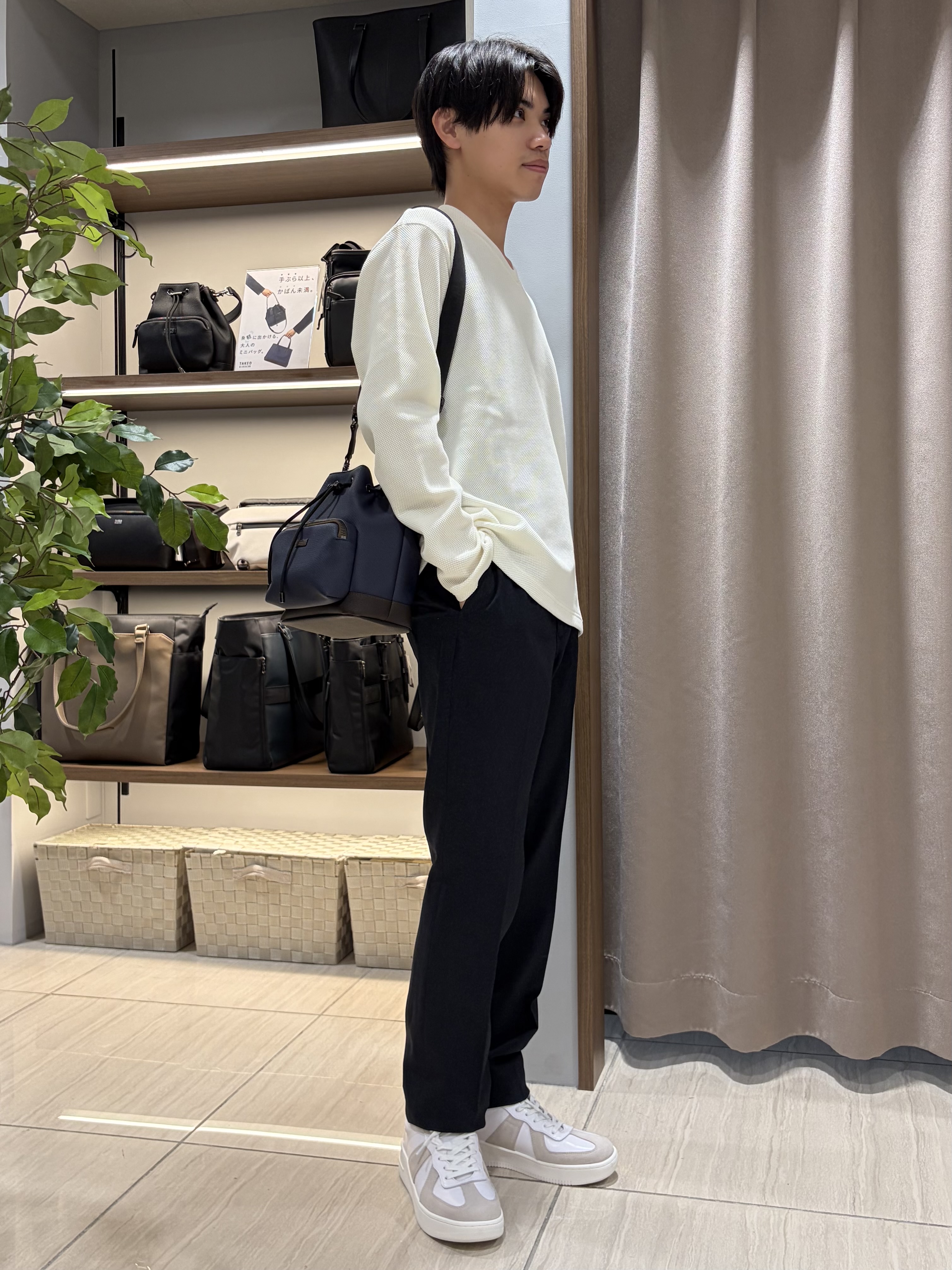 hiroさんの「TAKEO KIKUCHI｜【日本製】メッシュ ジャージ Vネック プルオーバー」を使ったコーディネート