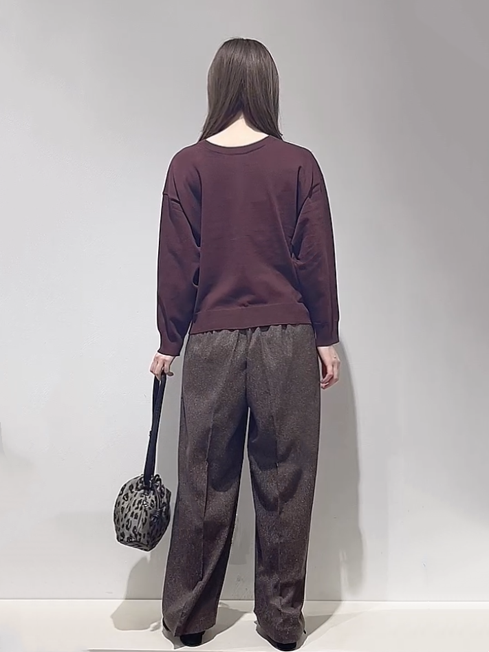 HITOMIさんの「grove｜【前後2WAY】さりげなく、上品にきらめく ニットカーディガン」を使ったコーディネート