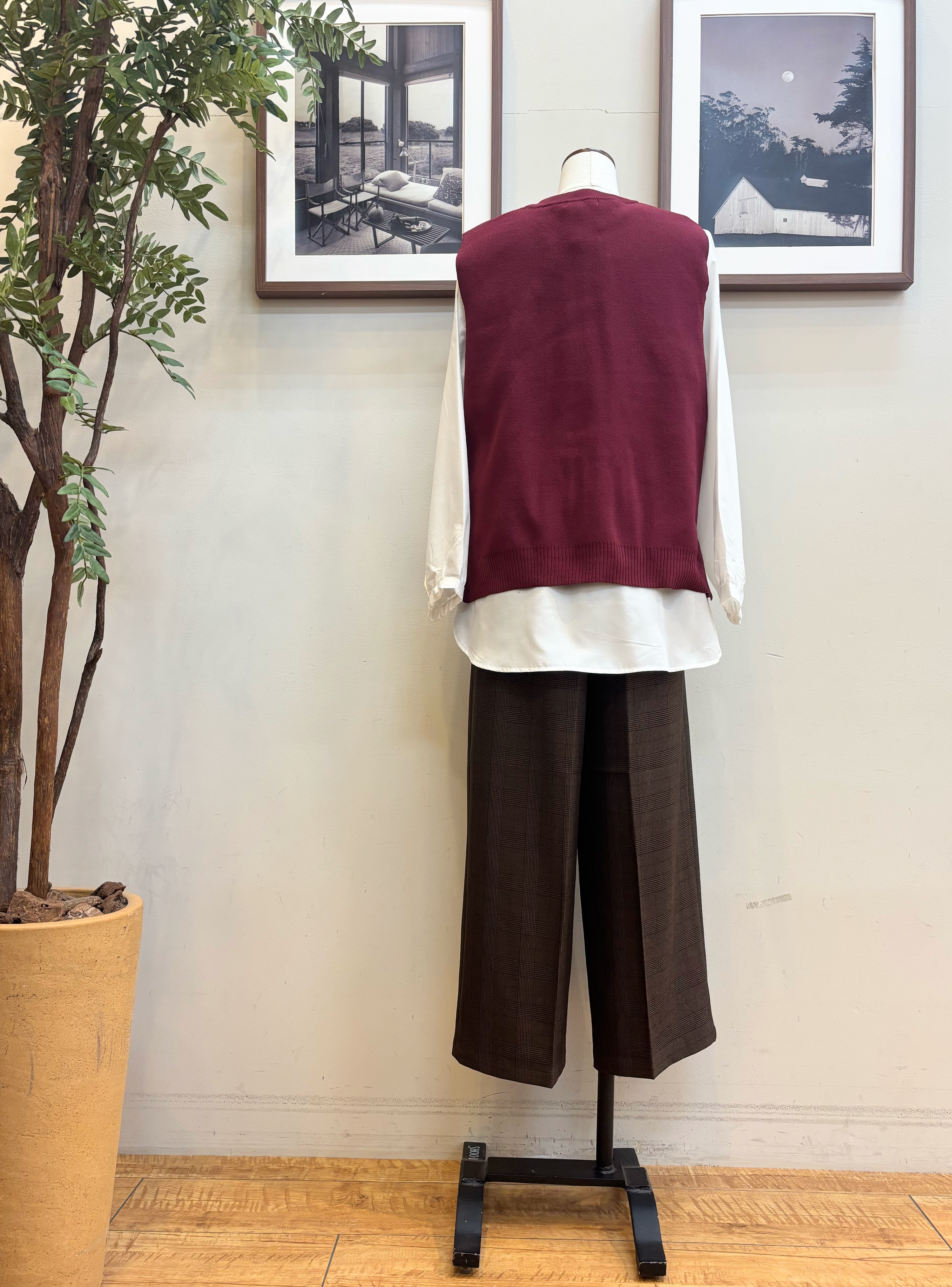 maiさんの「SHOO･LA･RUE｜【2点セット/S-LL】着回し自在 スポンディッシュニットベスト＆フレアシャツ」を使ったコーディネート