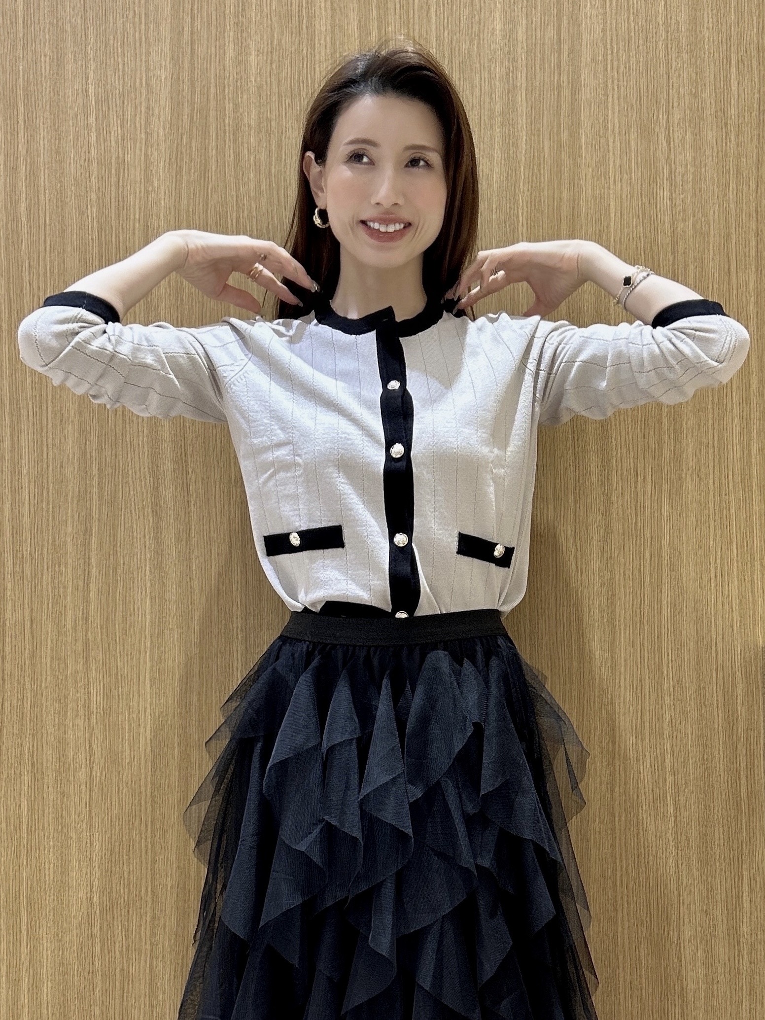 maiさんの「OPAQUE.CLIP｜バイカラークルーネックカーディガン【洗濯機OK】」を使ったコーディネート