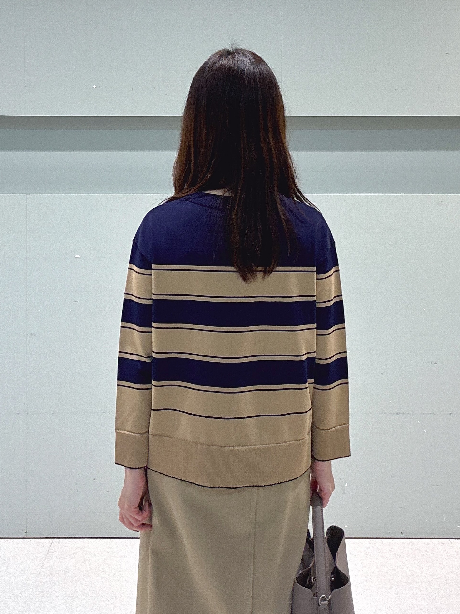 makiさんの「UNTITLED｜【顔周りすっきり/体型カバー】ドライタッチVネックニットプルオーバー」を使ったコーディネート