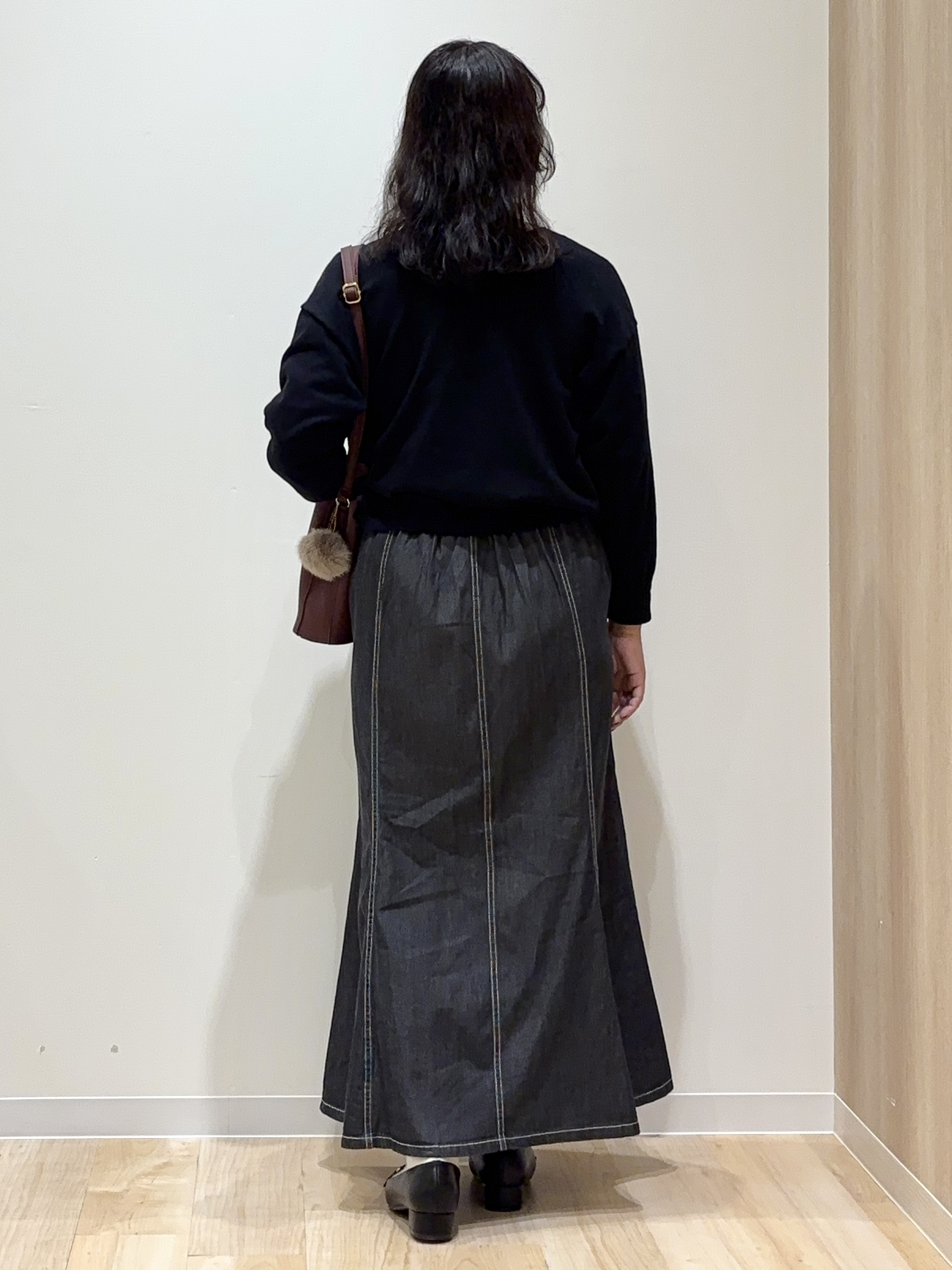 miraiさんの「grove｜【前後2WAY】さりげなく、上品にきらめく ニットカーディガン」を使ったコーディネート