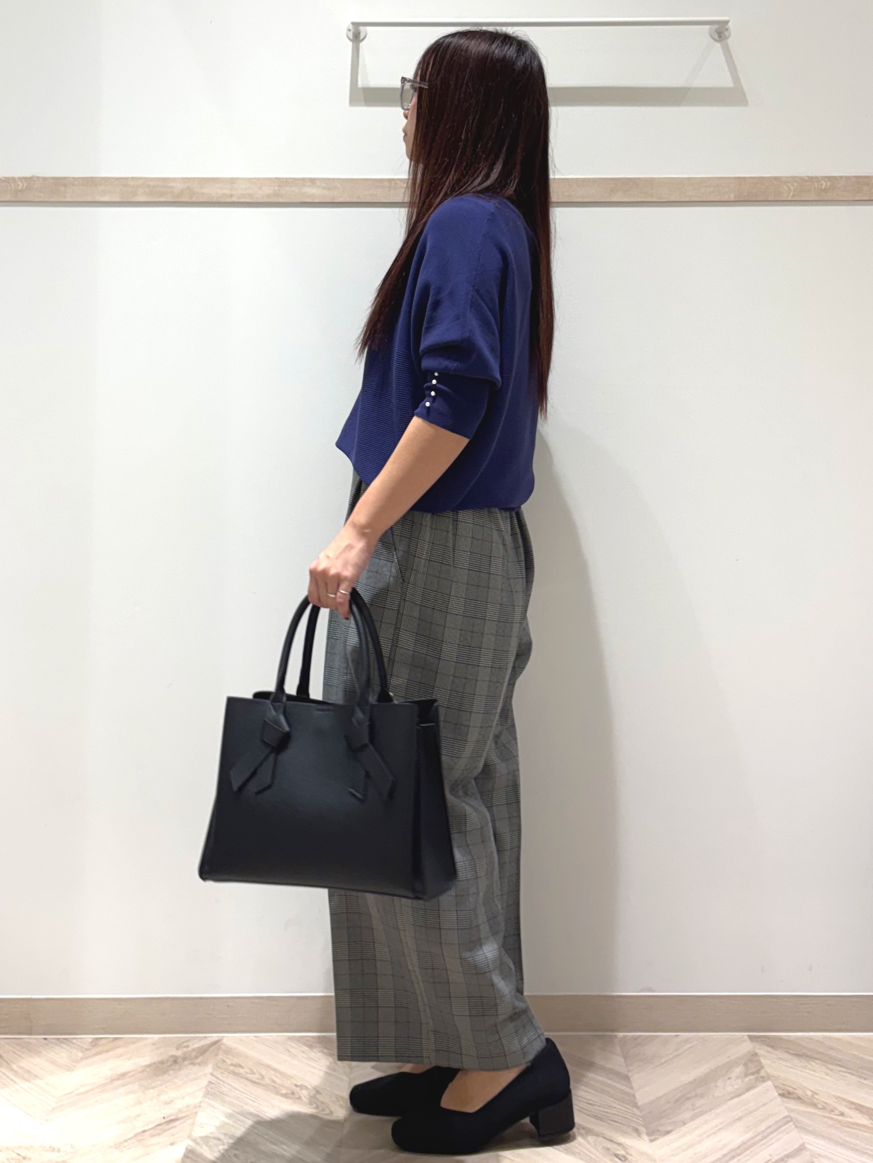 nanaさんの「SHOO･LA･RUE｜【毛玉になりにくい】パール調ボタンが女性らしさをプラス ガーター切替 7分袖ドルマンニット」を使ったコーディネート
