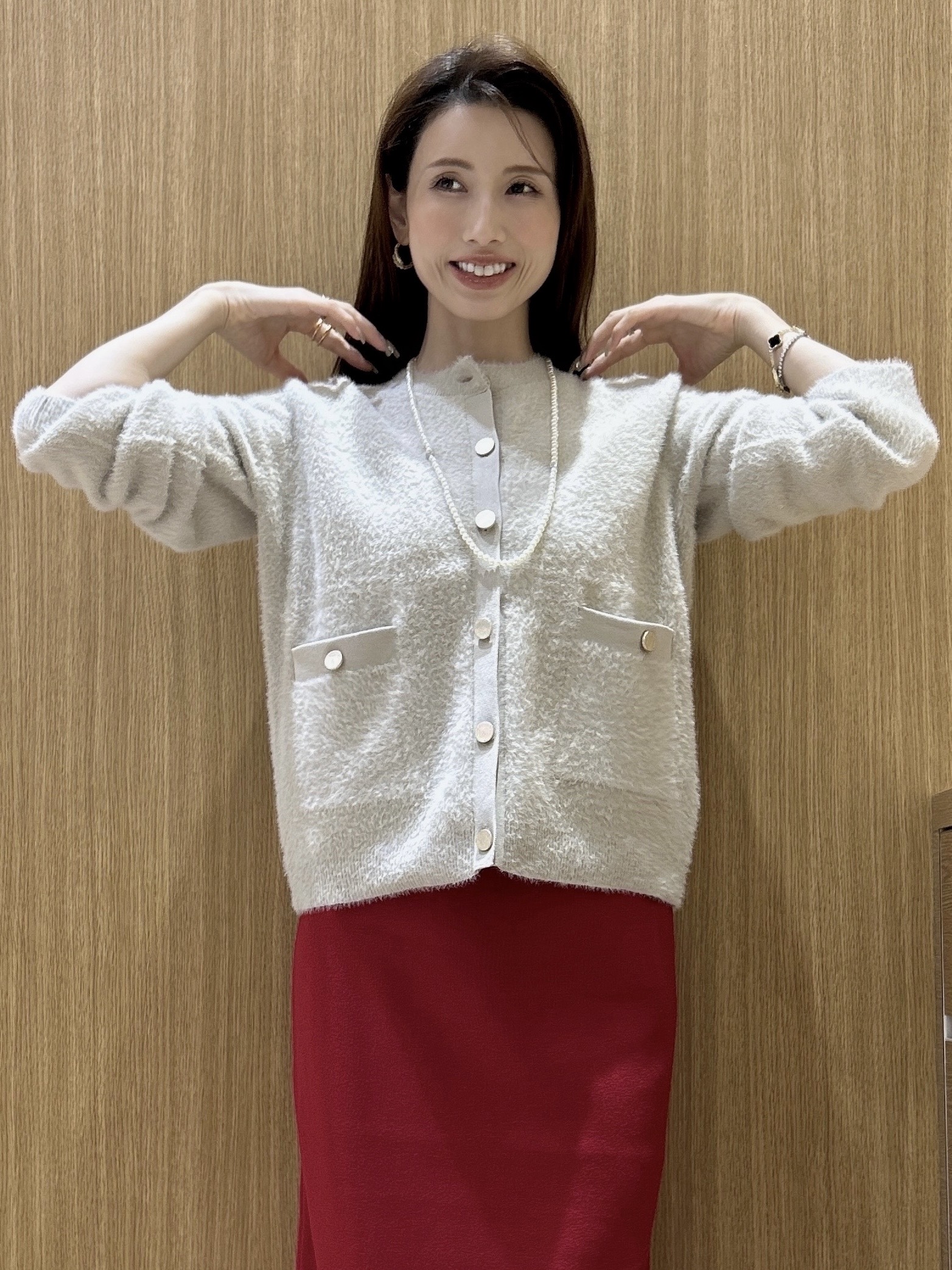 maiさんの「OPAQUE.CLIP｜フェザーヤーンニットカーディガン【洗濯機OK】」を使ったコーディネート