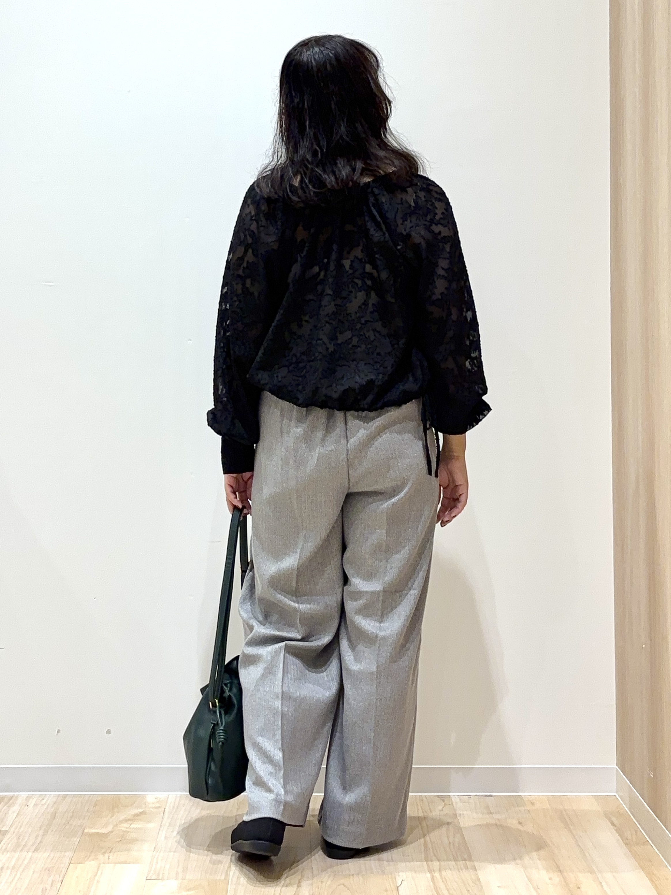 miraiさんの「grove｜上品に華やぐ シアージャカードブラウス」を使ったコーディネート