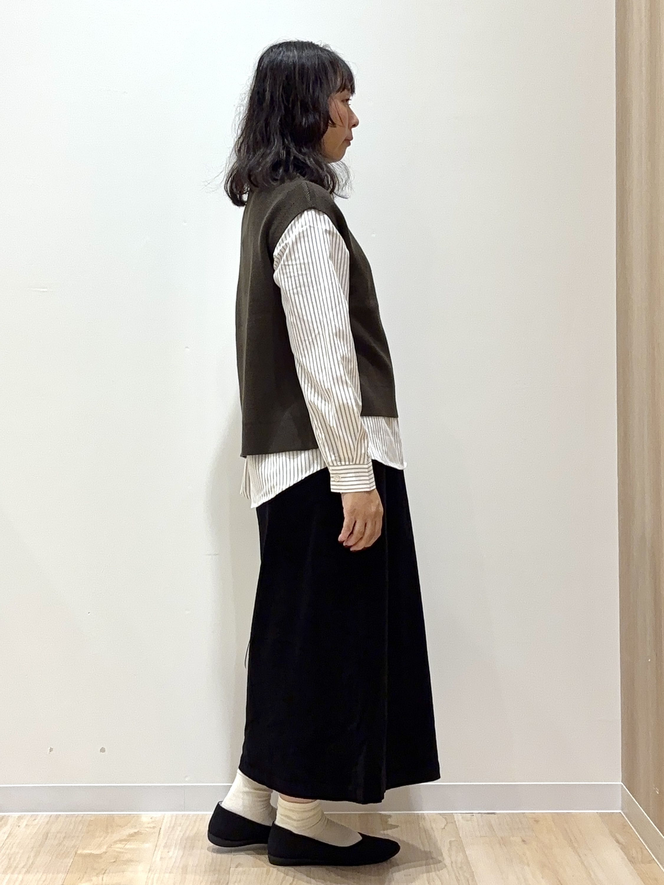 miraiさんの「grove｜【時短・着回し】ニットベスト&times;シャツSET」を使ったコーディネート