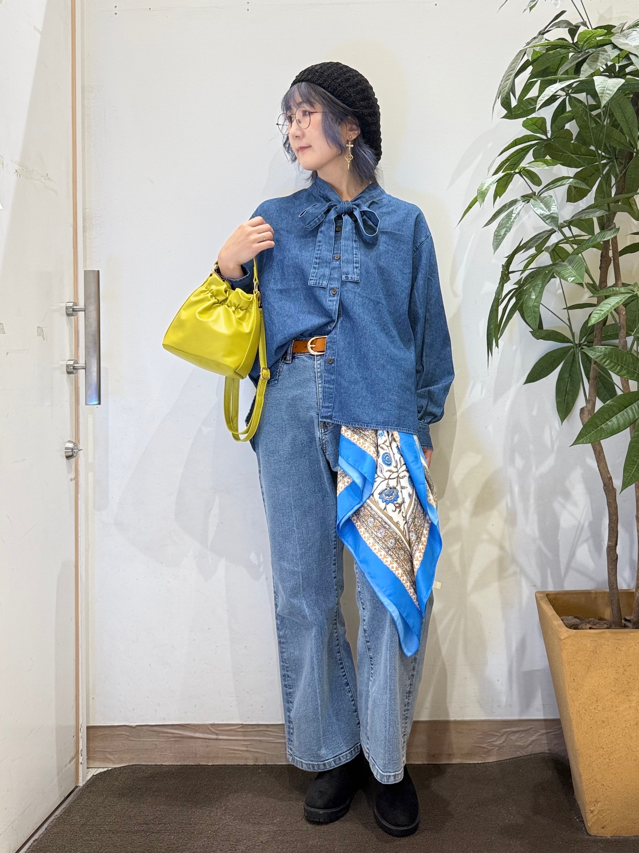 misakiさんの「SHOO･LA･RUE｜【洗濯機可】デニムボウタイリボンシャツ」を使ったコーディネート