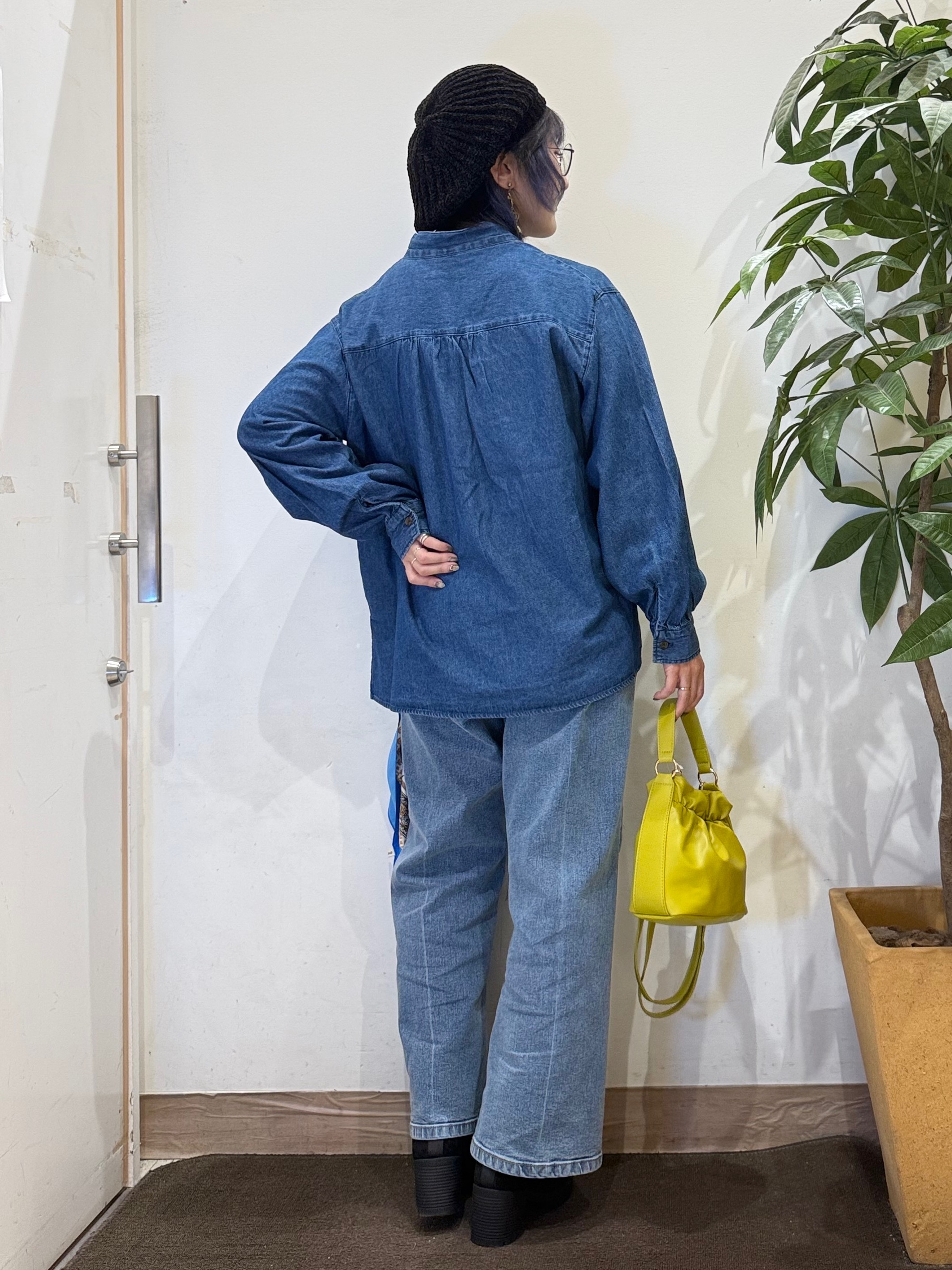 misakiさんの「SHOO･LA･RUE｜【洗濯機可】デニムボウタイリボンシャツ」を使ったコーディネート