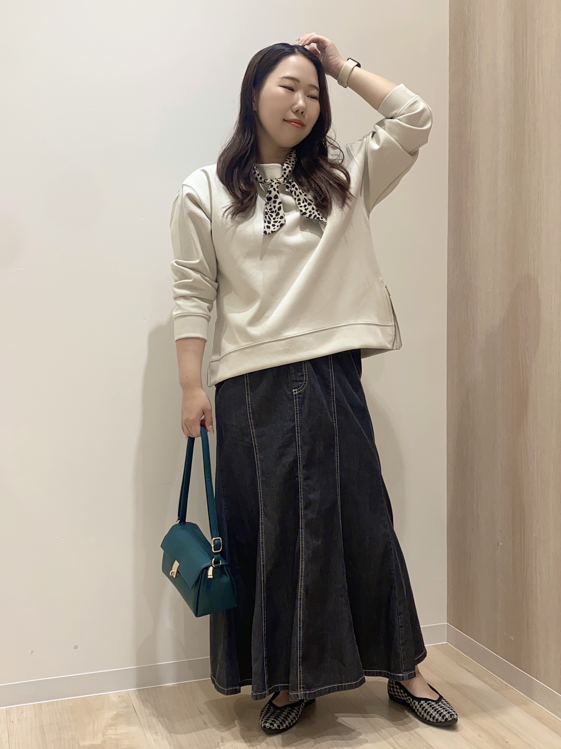 HANAさんの「grove｜ダンボーサイドジッププルオーバー」を使ったコーディネート