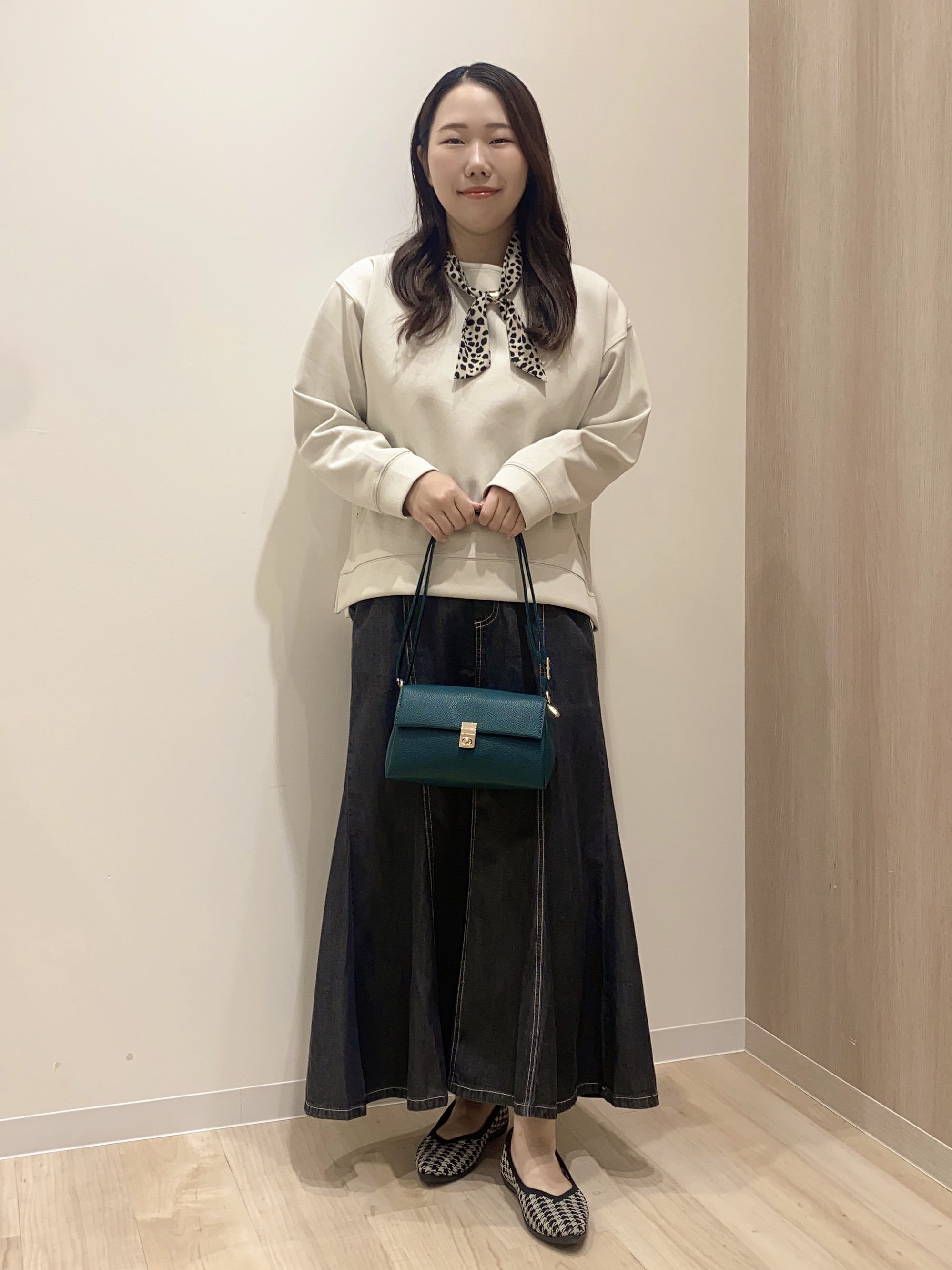 HANAさんの「grove｜ダンボーサイドジッププルオーバー」を使ったコーディネート