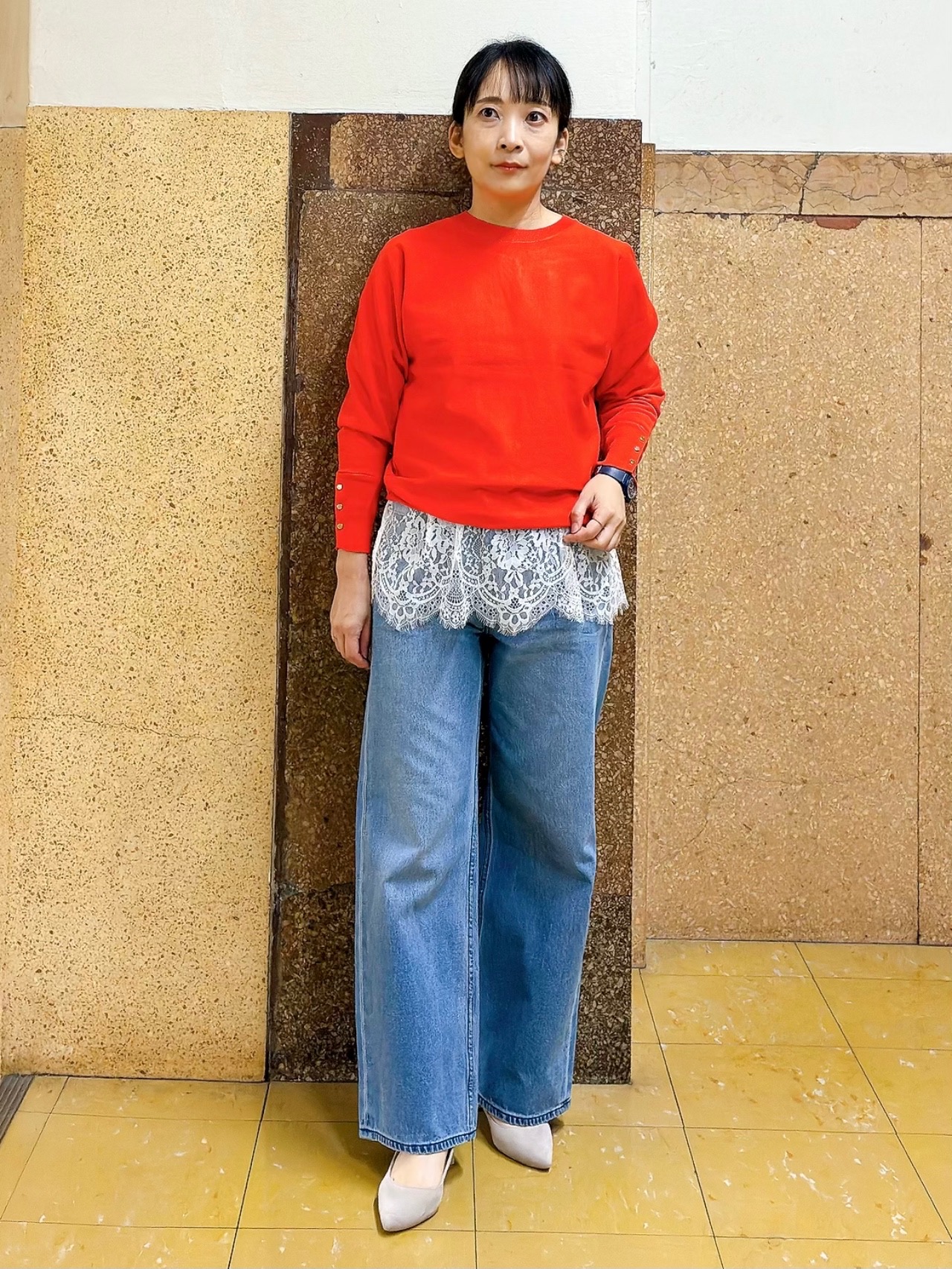 hattoriさんの「INDIVI｜【選べる6色／ストレッチ◎】きれいめドルマンスリーブニット」を使ったコーディネート