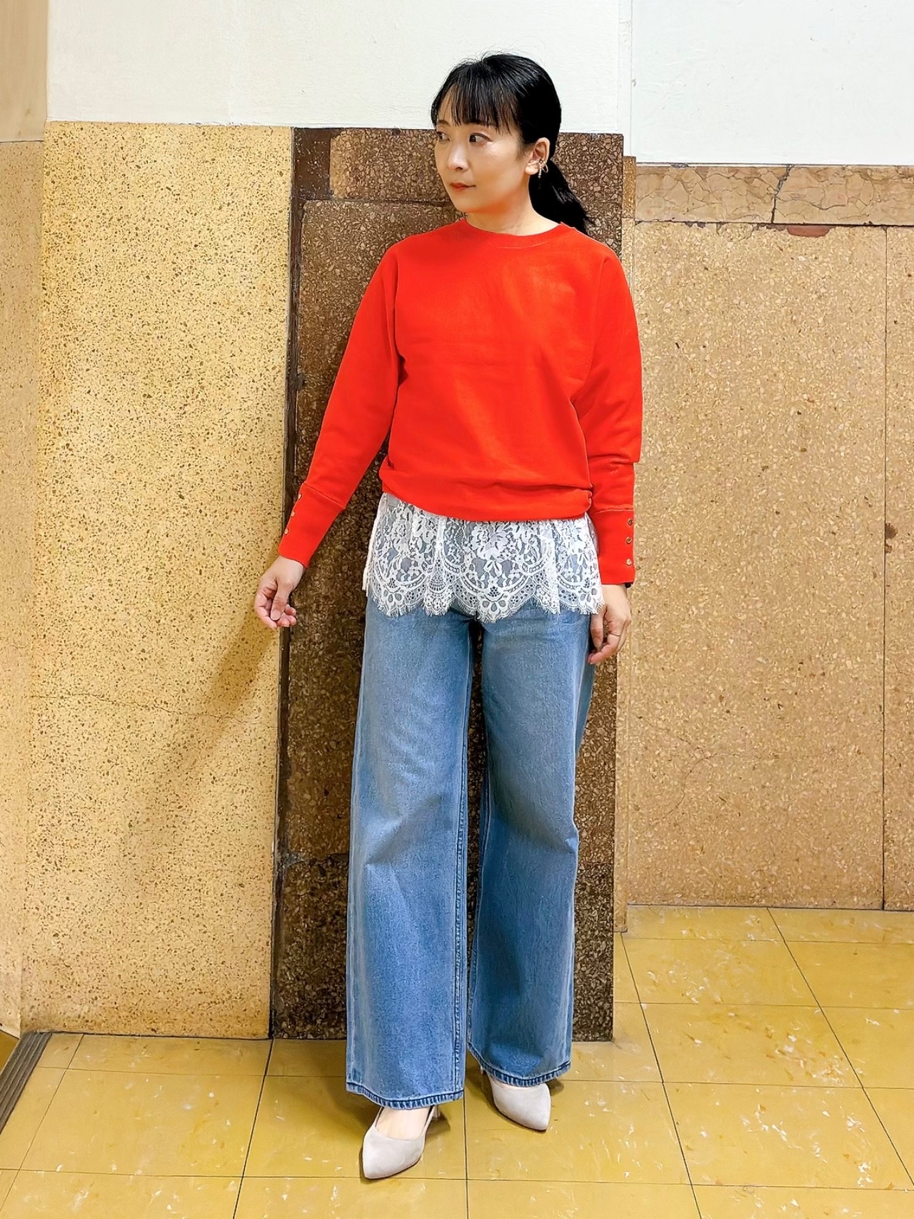 hattoriさんの「INDIVI｜【選べる6色／ストレッチ◎】きれいめドルマンスリーブニット」を使ったコーディネート