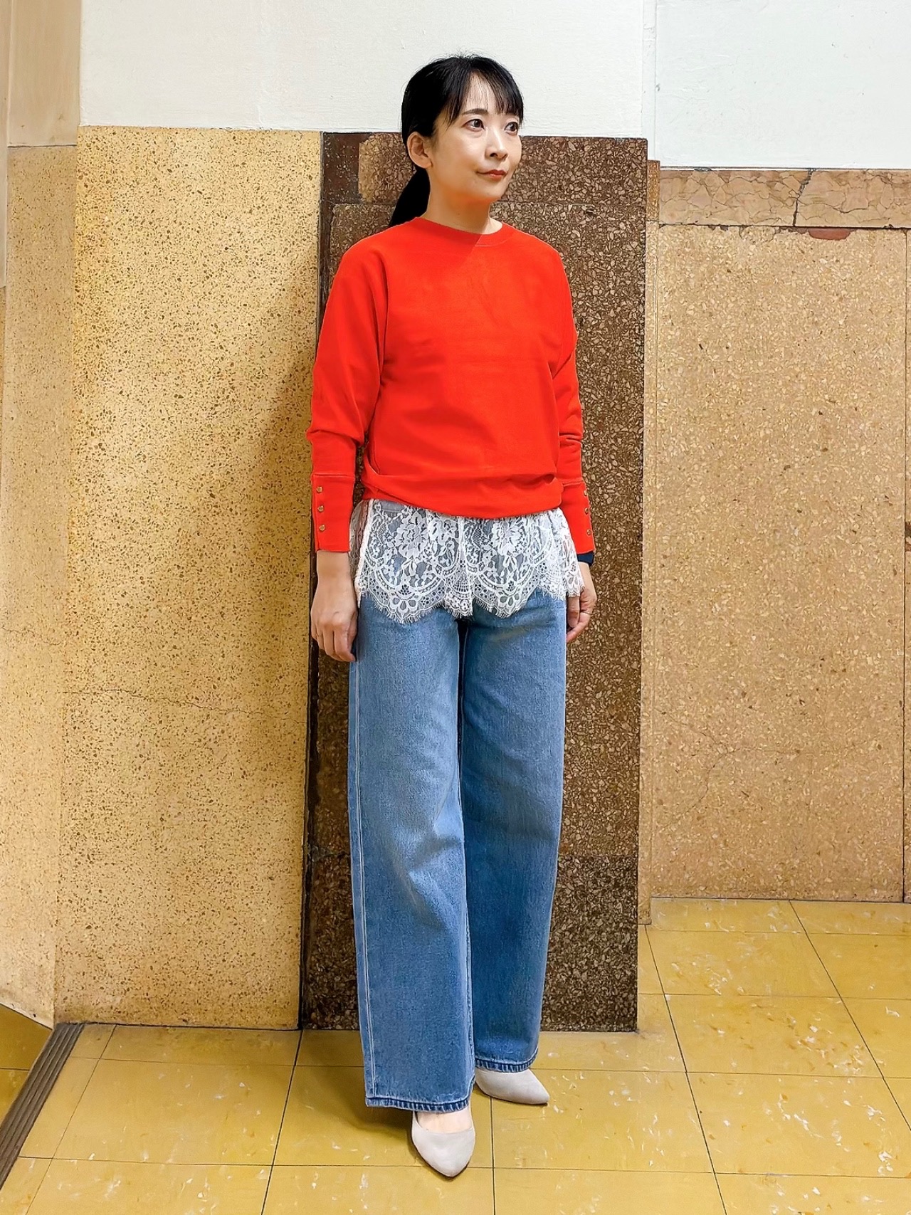 hattoriさんの「INDIVI｜【選べる6色／ストレッチ◎】きれいめドルマンスリーブニット」を使ったコーディネート