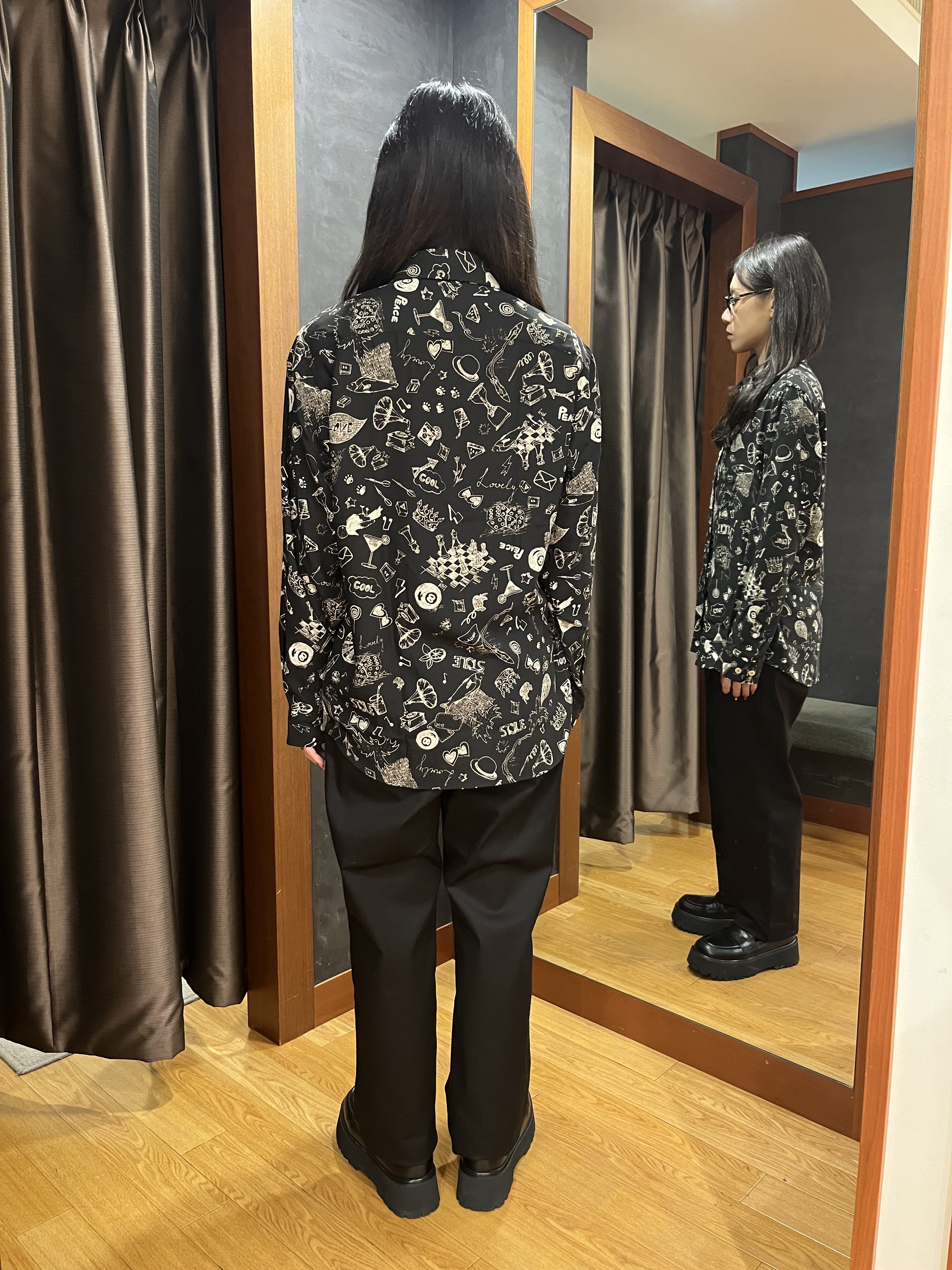ちゃんみなさんの「TAKEO KIKUCHI｜【BOWLER HAT LABEL】日本製PLAYプリントシャツ」を使ったコーディネート
