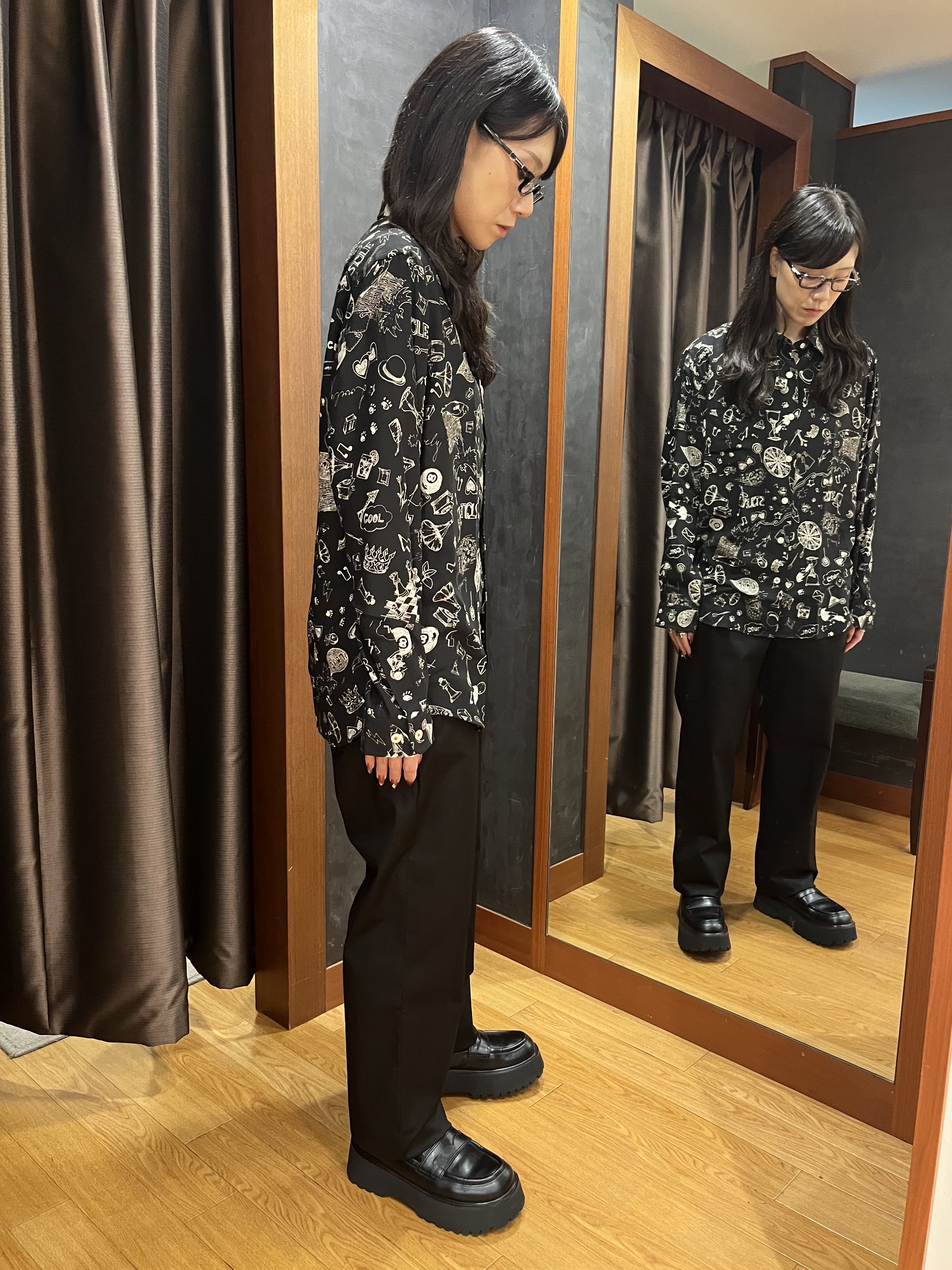 ちゃんみなさんの「TAKEO KIKUCHI｜【BOWLER HAT LABEL】日本製PLAYプリントシャツ」を使ったコーディネート