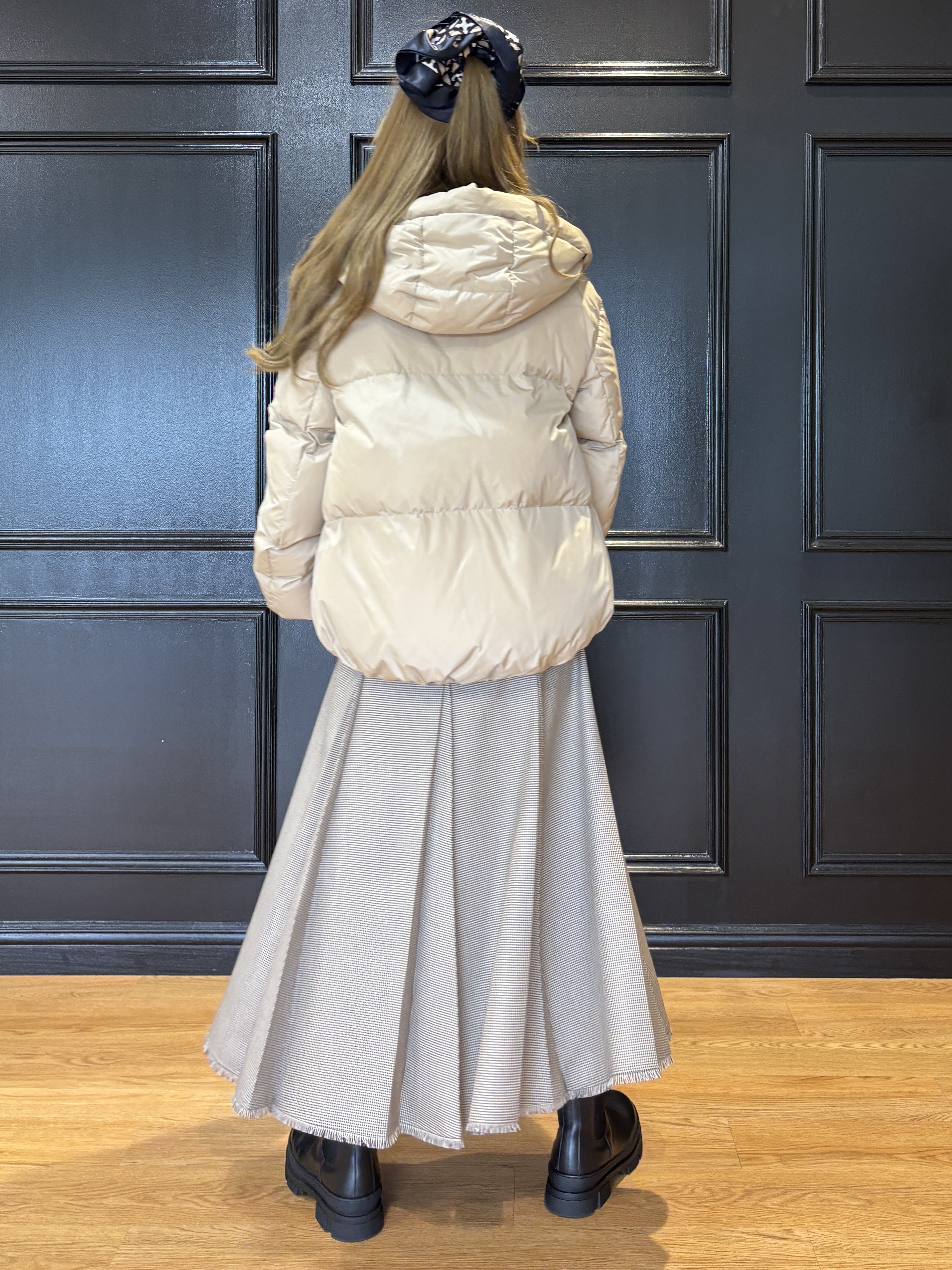 清水夏姫さんの「DRESSTERIOR｜ワイドプリーツガンクラブチェックスカート」を使ったコーディネート