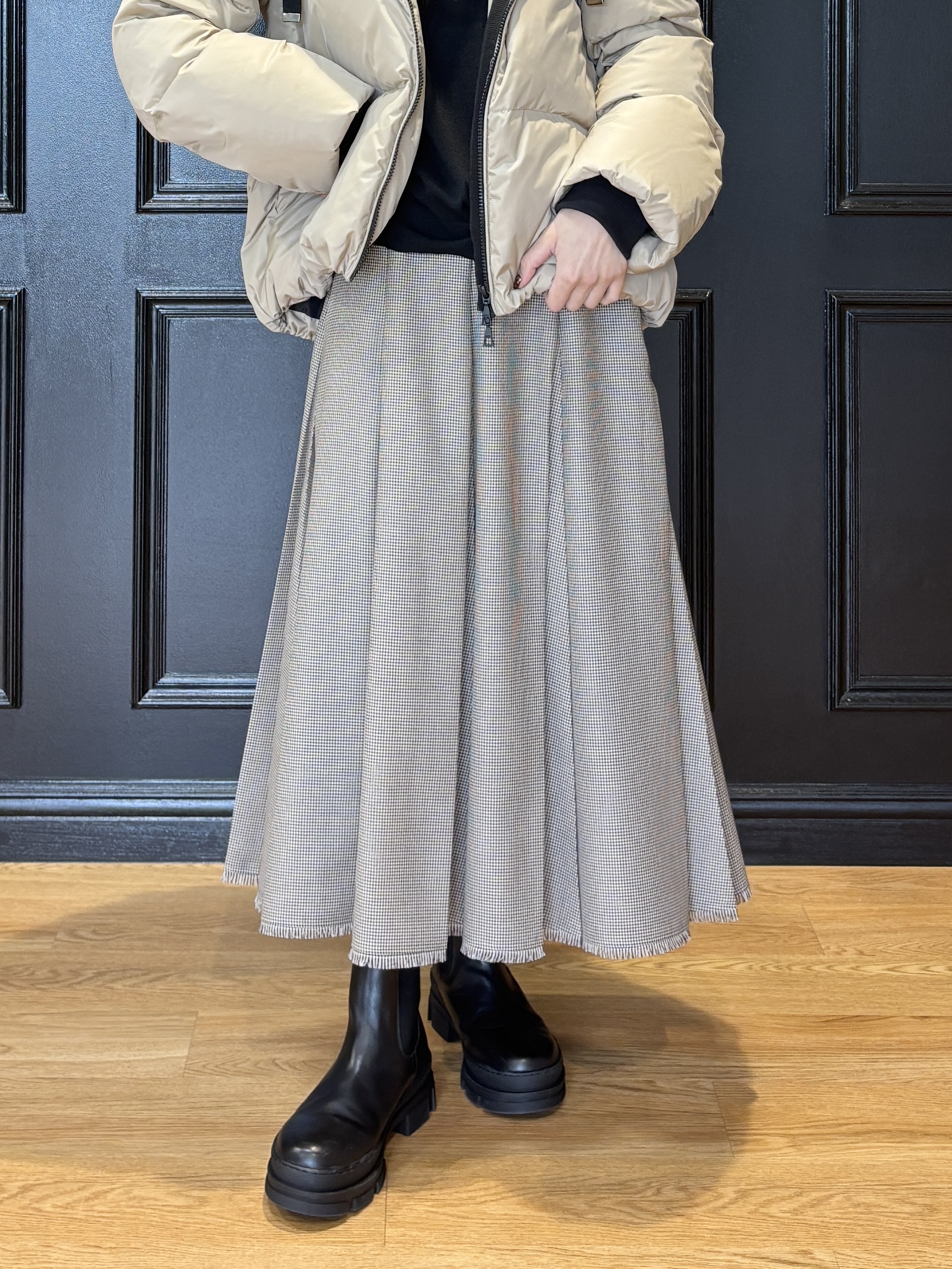 清水夏姫さんの「DRESSTERIOR｜ワイドプリーツガンクラブチェックスカート」を使ったコーディネート