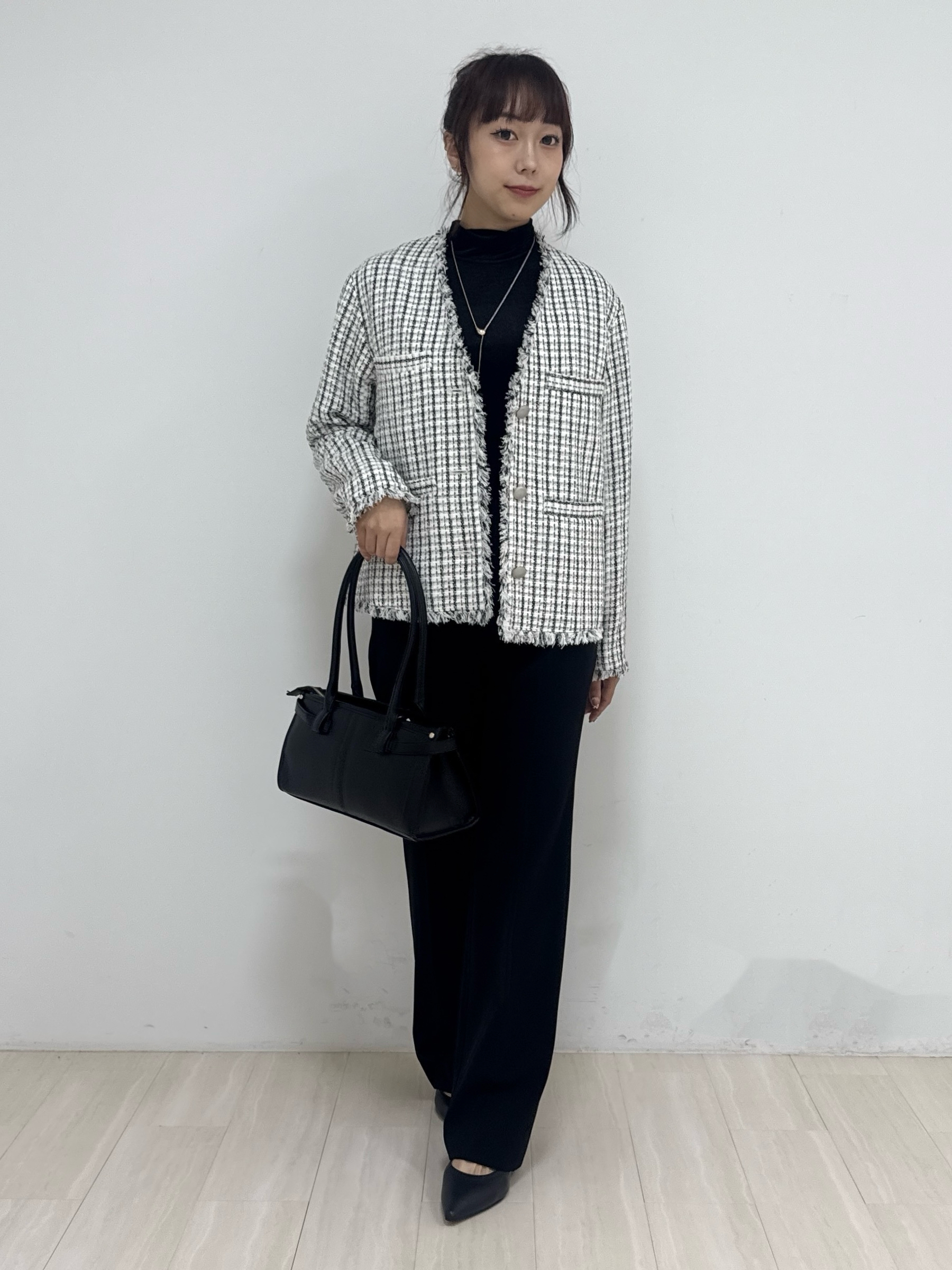 萩原 優里菜さんの「INDIVI｜【華やか／着回し力◎】上品ツイードVネックジャケット」を使ったコーディネート