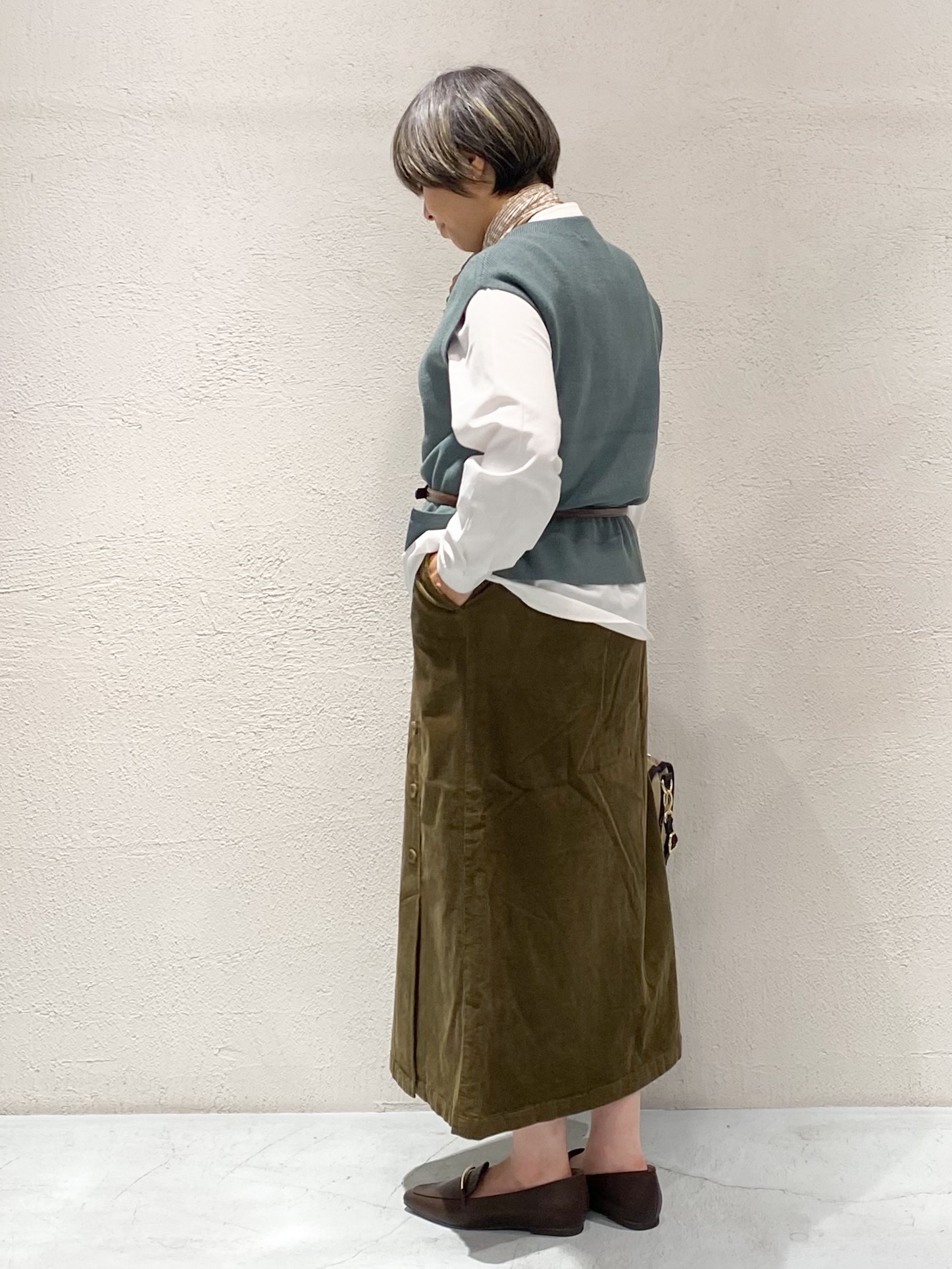 ばっちょさんの「grove｜【時短・着回し】ニットベスト&times;シャツSET」を使ったコーディネート