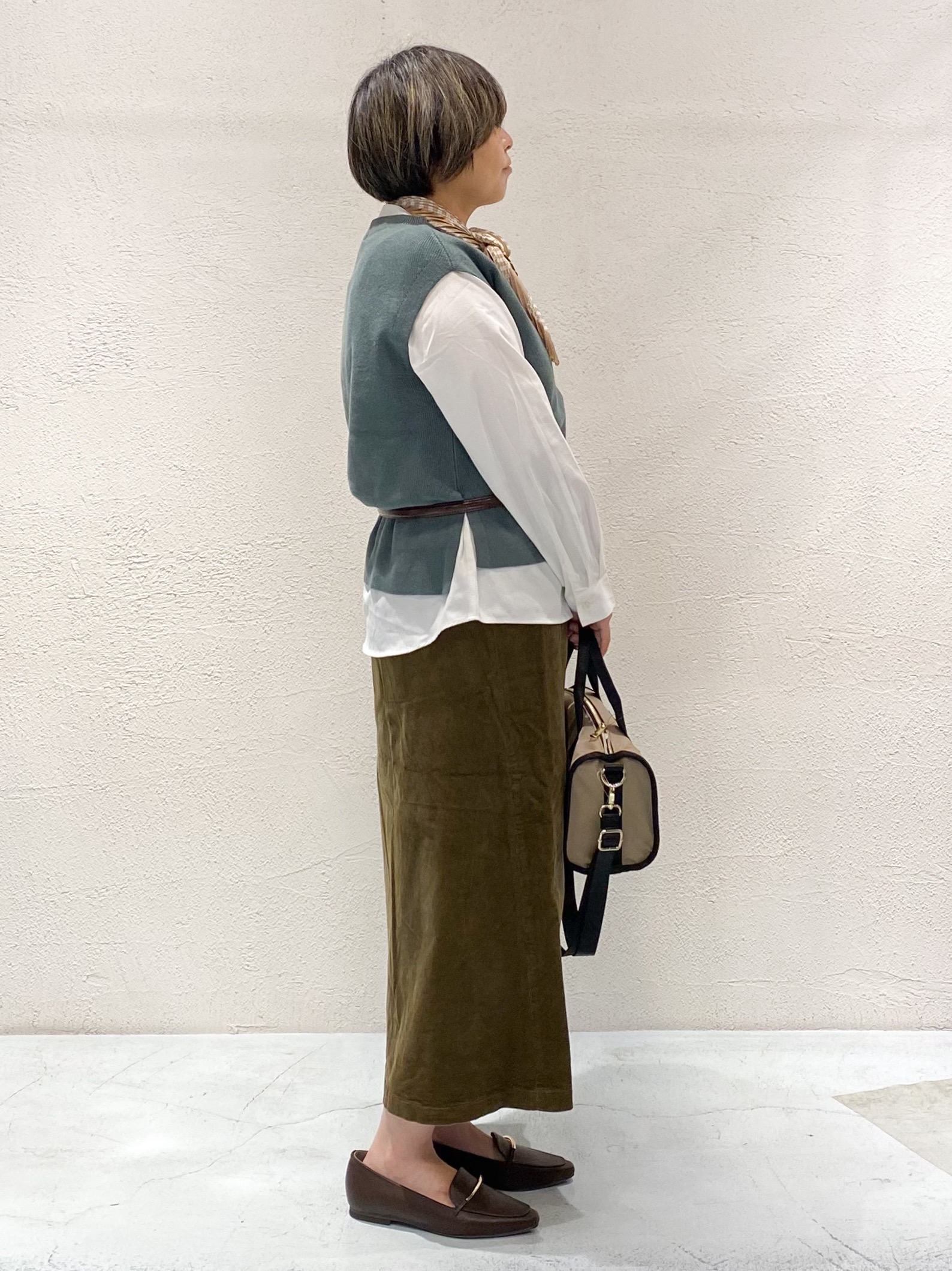 ばっちょさんの「grove｜【時短・着回し】ニットベスト&times;シャツSET」を使ったコーディネート