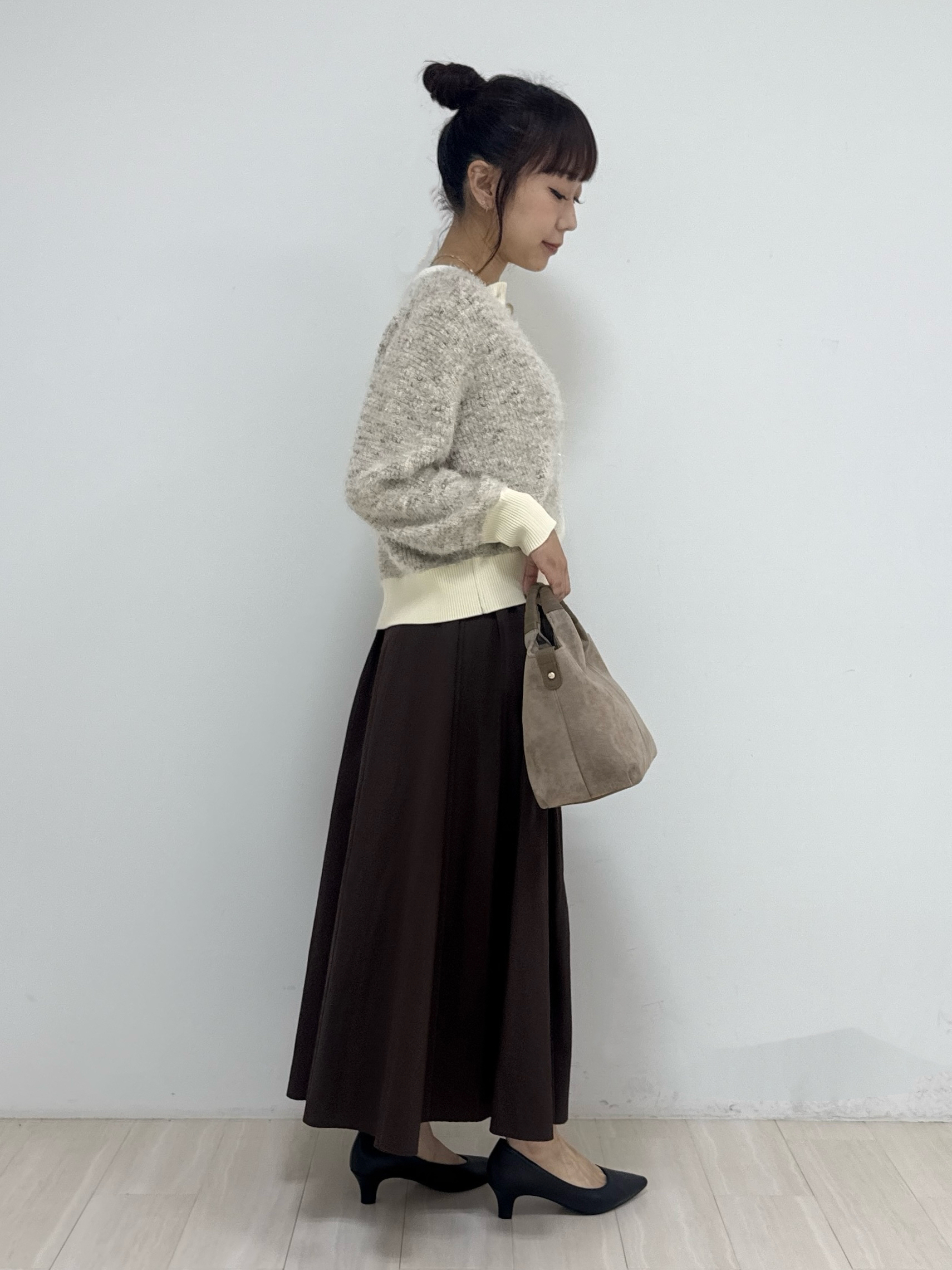 萩原 優里菜さんの「INDIVI｜【撥水／裏地なし軽量】ギャザーボリュームスカート」を使ったコーディネート