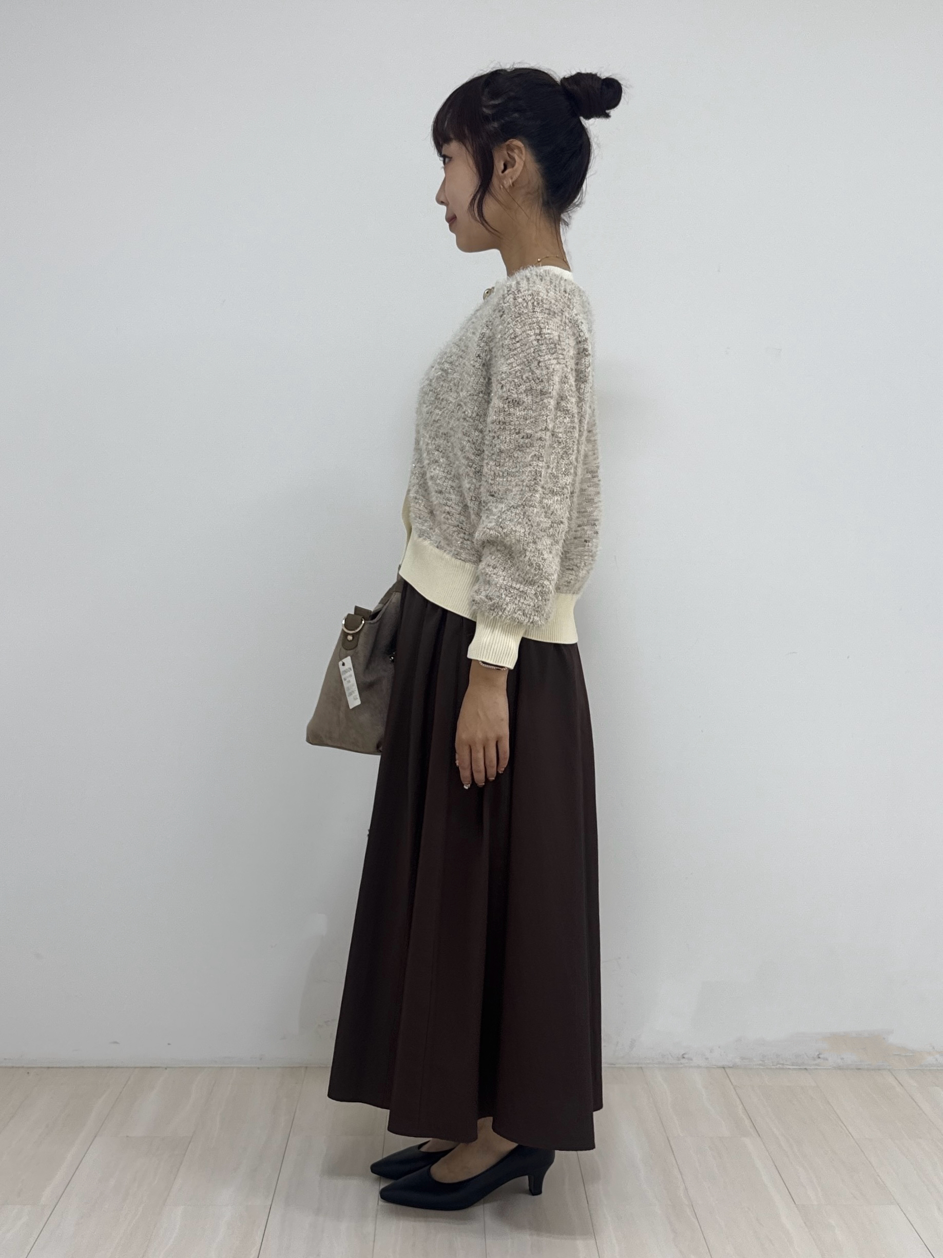 萩原 優里菜さんの「INDIVI｜【撥水／裏地なし軽量】ギャザーボリュームスカート」を使ったコーディネート
