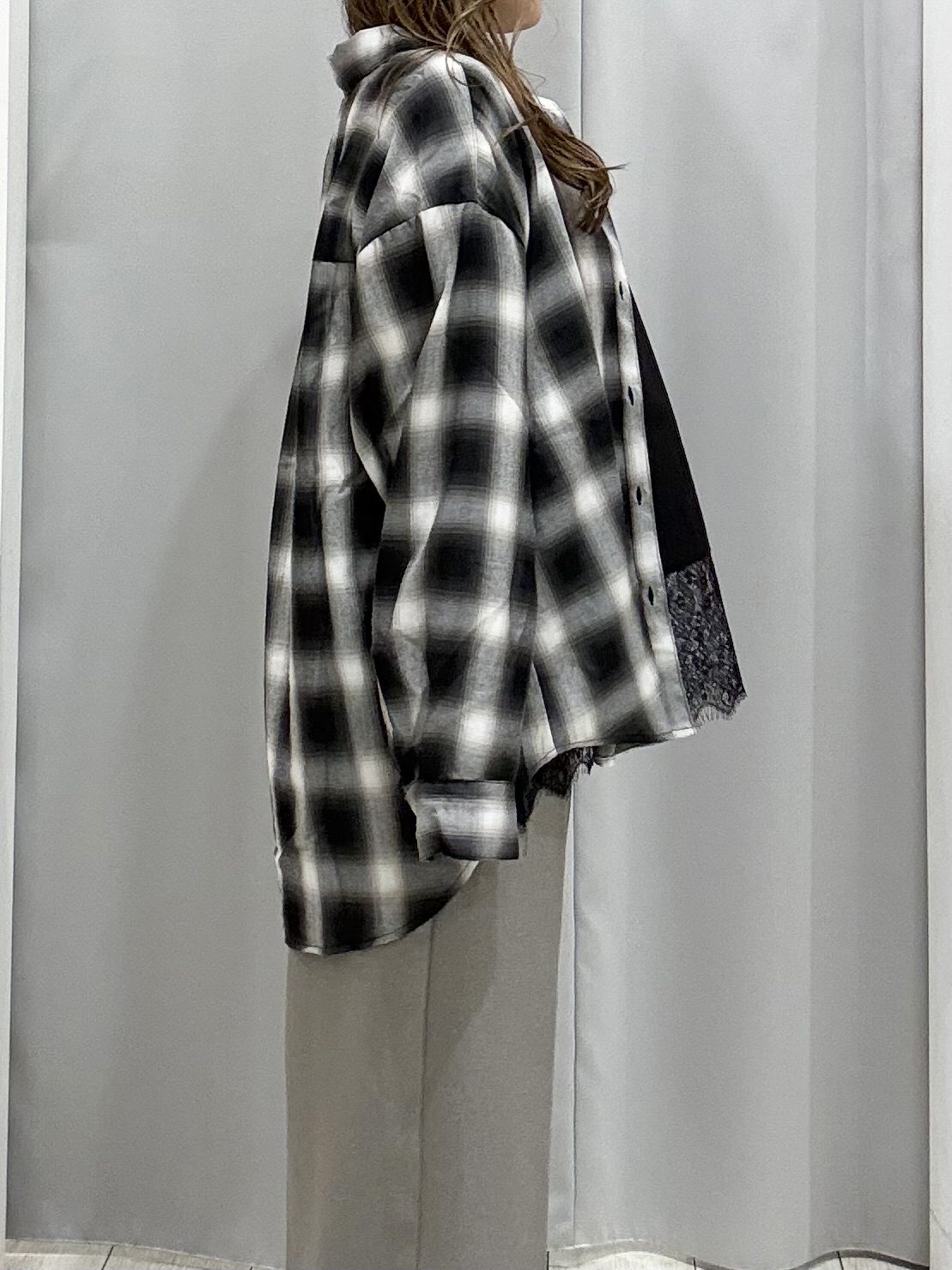shioさんの「SHOO･LA･RUE｜【洗濯後しわになりにくい/S-LL】気分で選ぶ 大人のデイリー使いに ベーシックシャツ」を使ったコーディネート