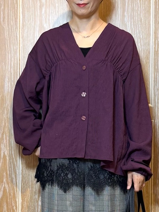 KAORIさんの「SHOO･LA･RUE｜【S-LL/洗濯機可】着痩せシルエット シャーリングシャツカーディガン」を使ったコーディネート