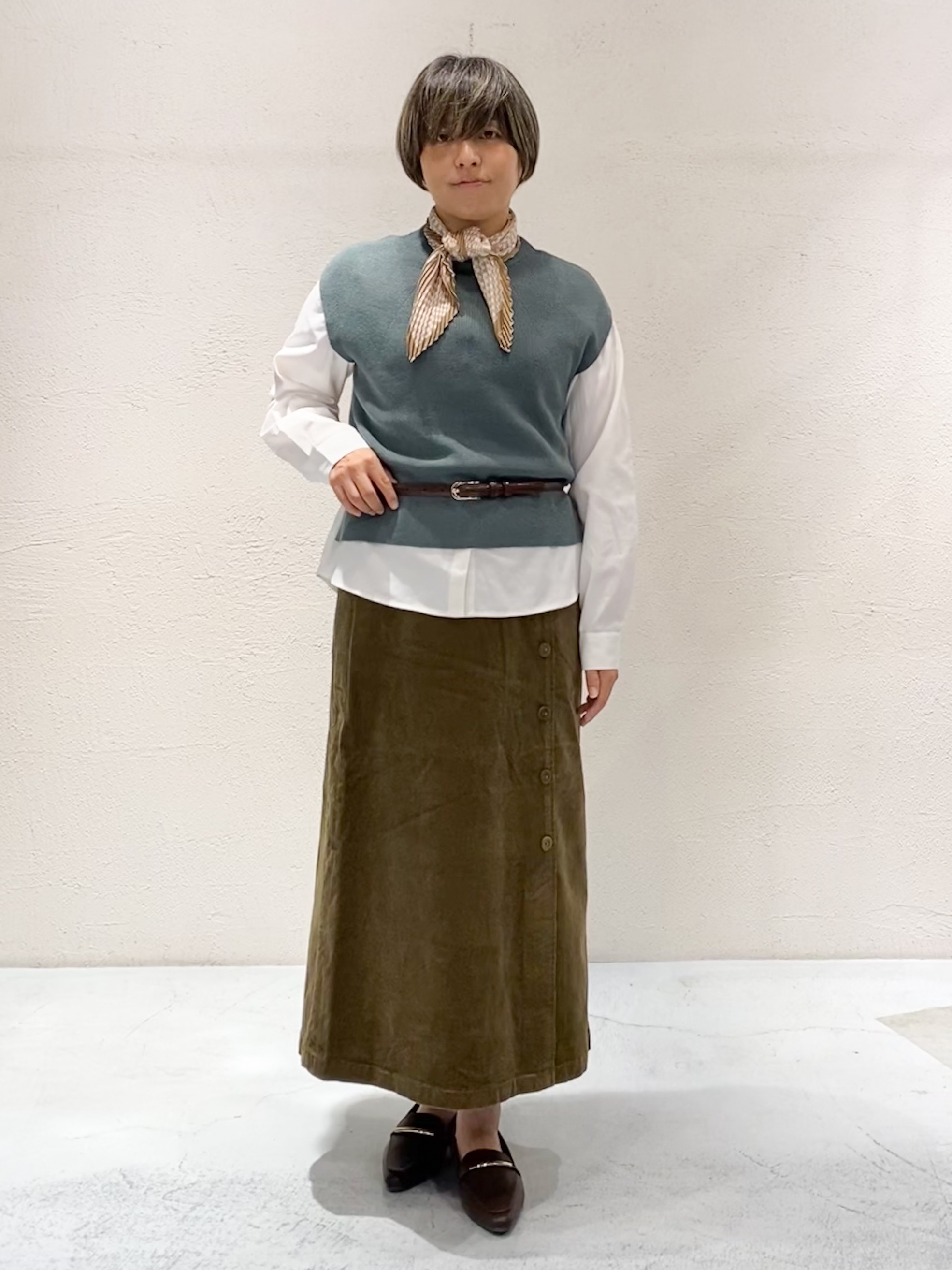 ばっちょさんの「grove｜【時短・着回し】ニットベスト&times;シャツSET」を使ったコーディネート