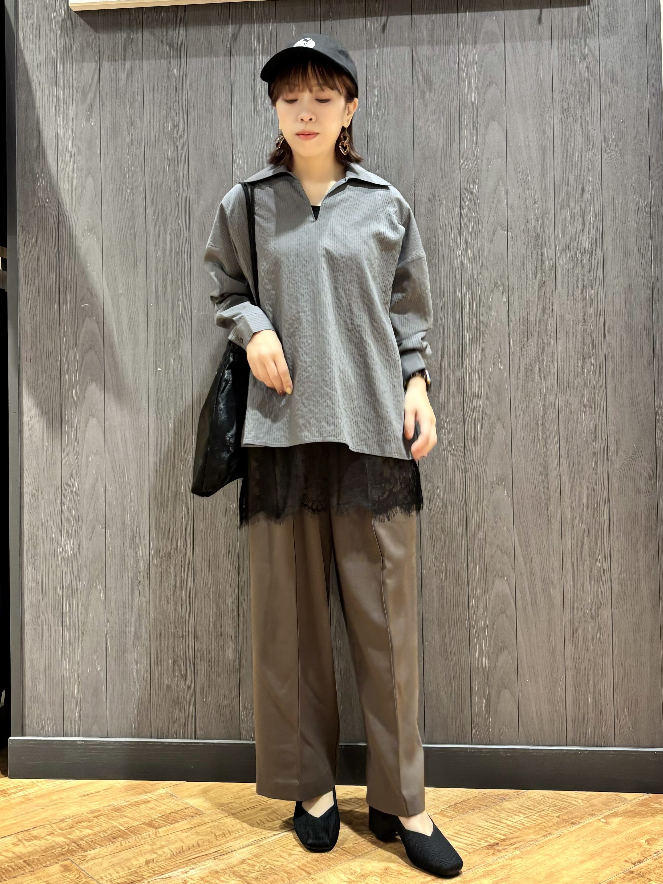 meiさんの「SHOO･LA･RUE｜【洗濯機可】インせず決まるAライン ストライプスキッパーシャツ」を使ったコーディネート