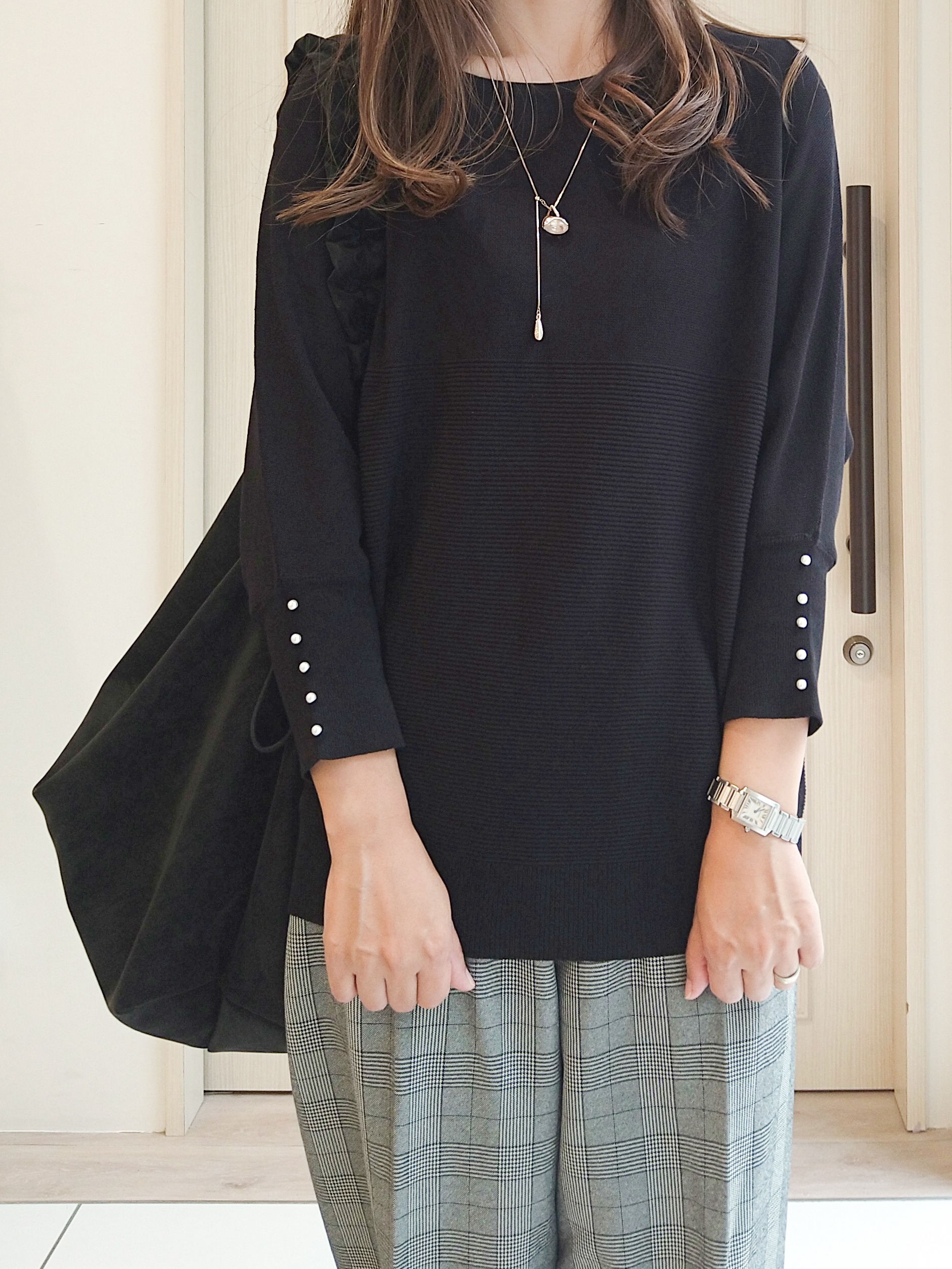 mi-saさんの「SHOO･LA･RUE｜【毛玉になりにくい】パール調ボタンが女性らしさをプラス ガーター切替 7分袖ドルマンニット」を使ったコーディネート