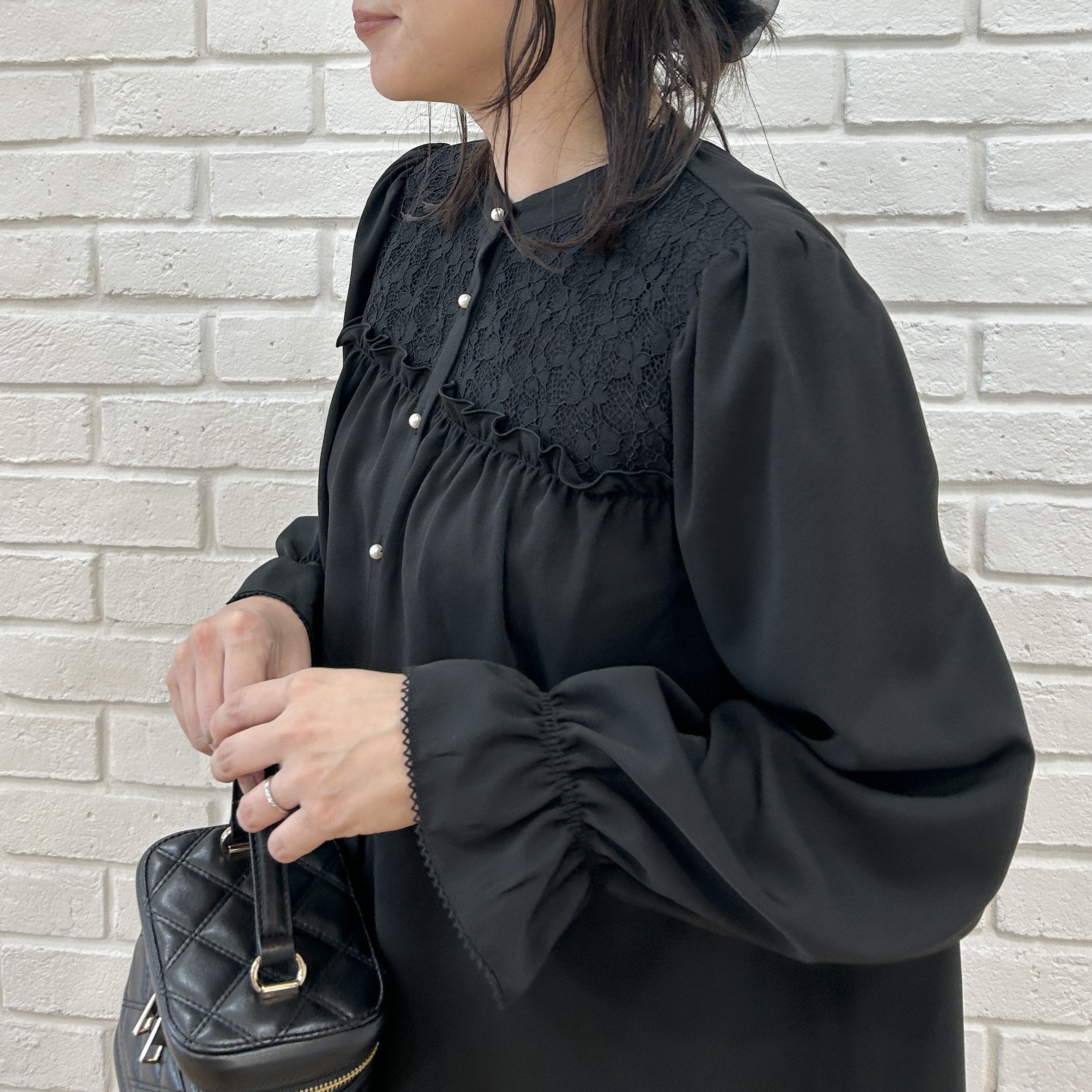 shinoさんの「Couture brooch｜【フリルカフスが華やか】レースギャザーブラウス」を使ったコーディネート
