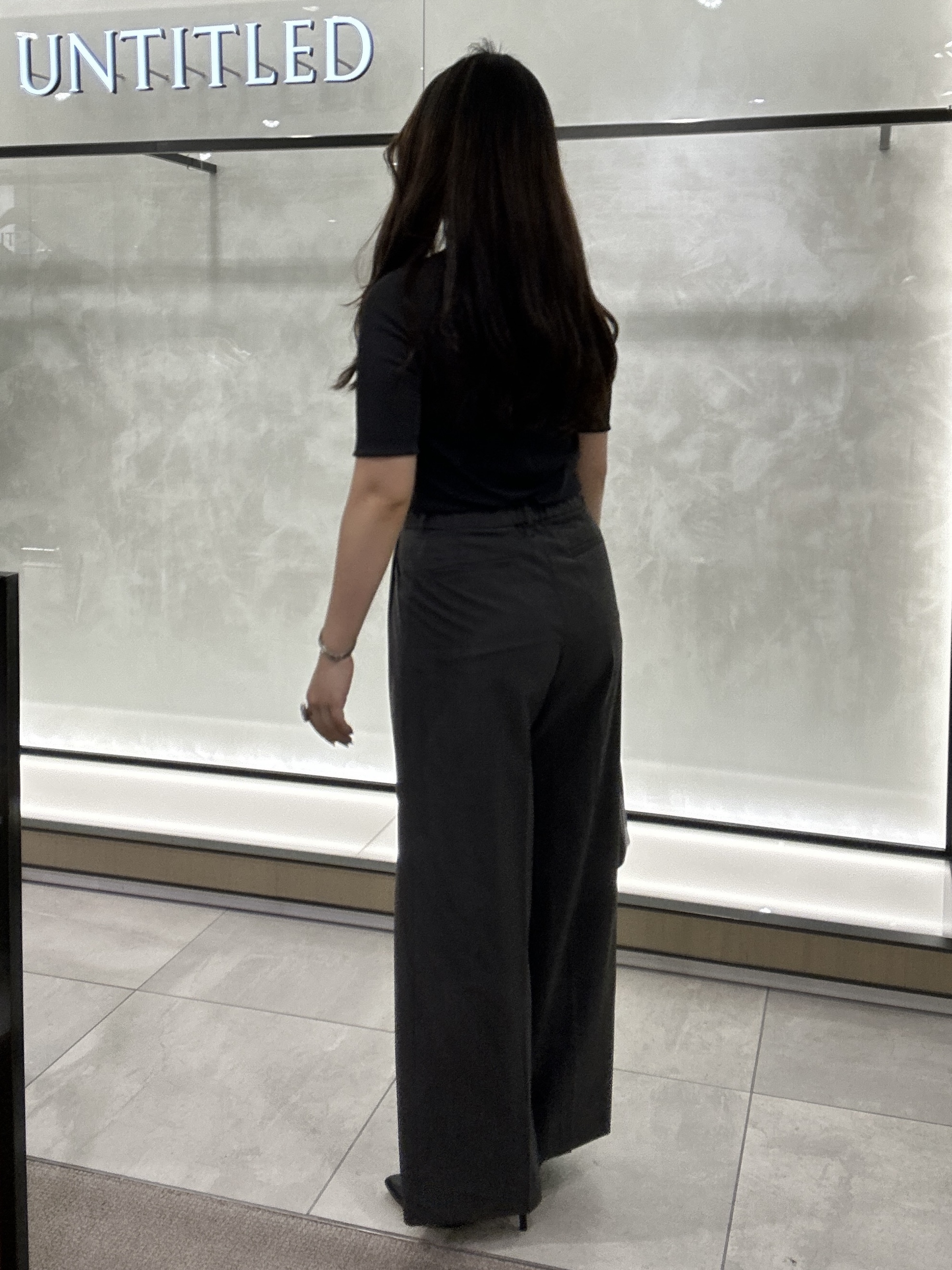 YURIさんの「UNTITLED｜【体型カバー/後ろウエストゴム】ウーステッドワイドシルエットパンツ」を使ったコーディネート